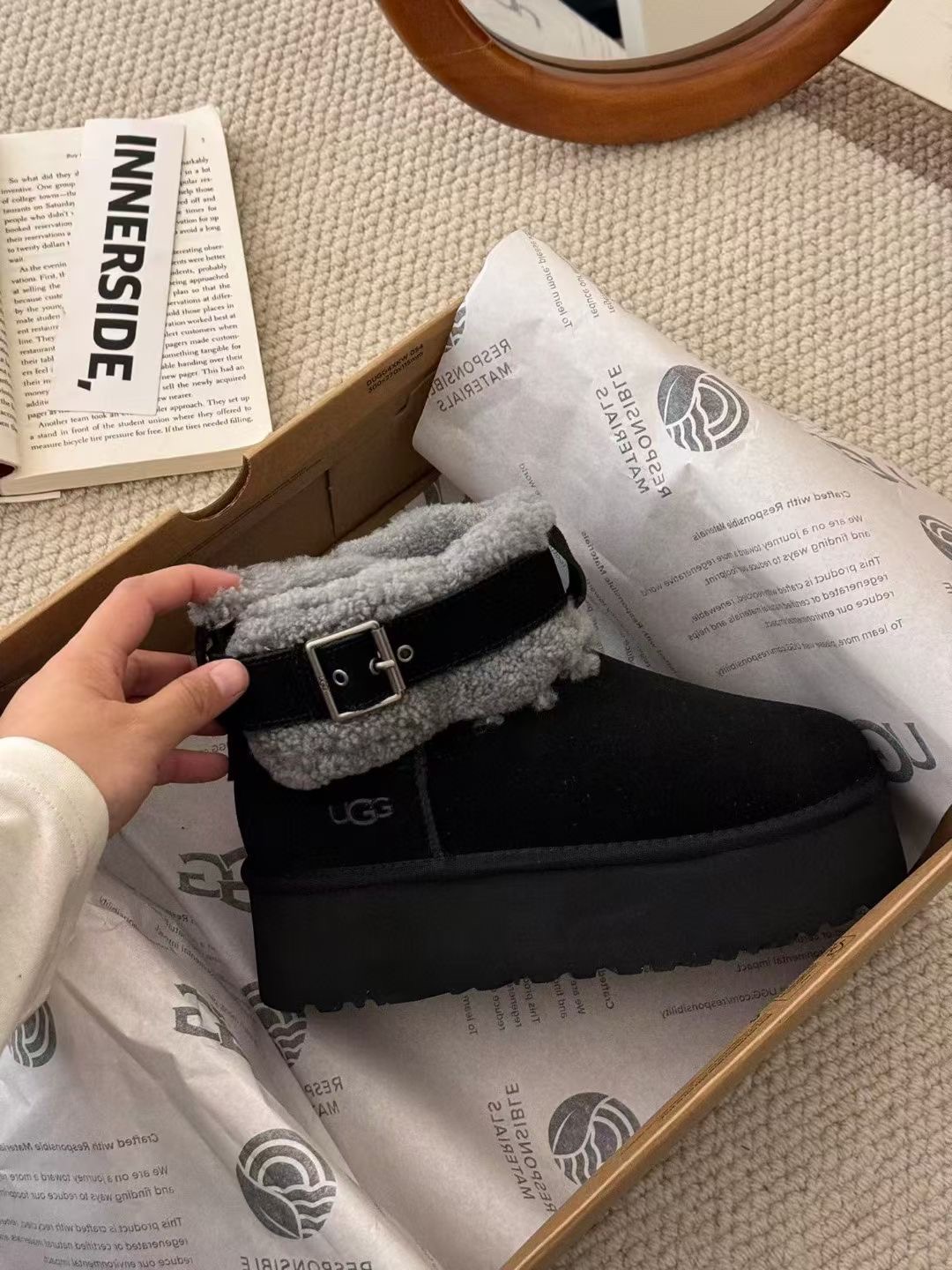 Snow boots