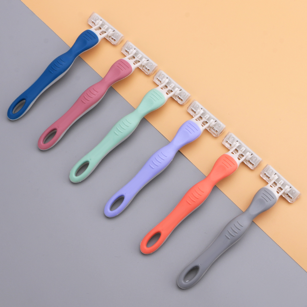 Triple blade disposable razor
