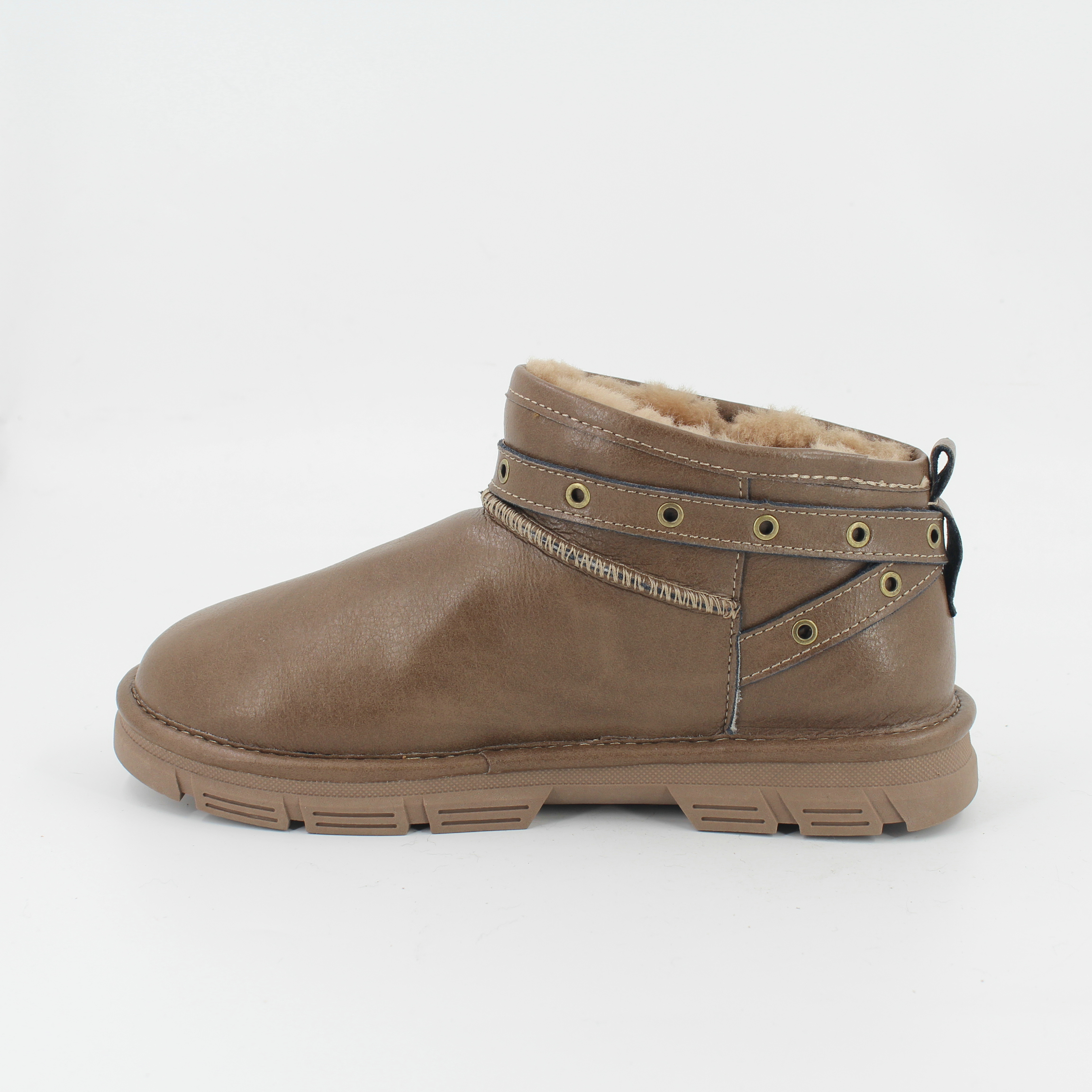 Snow boots