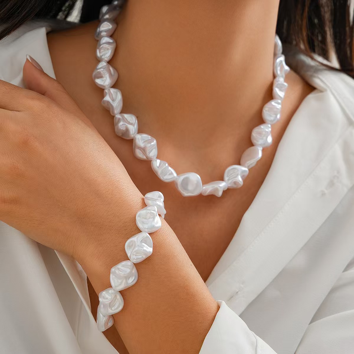 Irregular shaped pearl necklace in European and American fashion