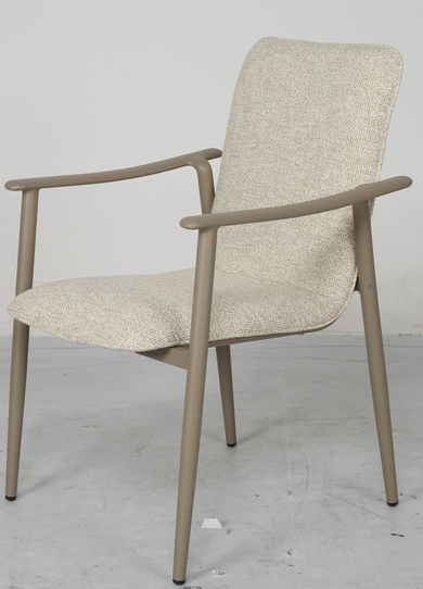 Outdoor dining chair