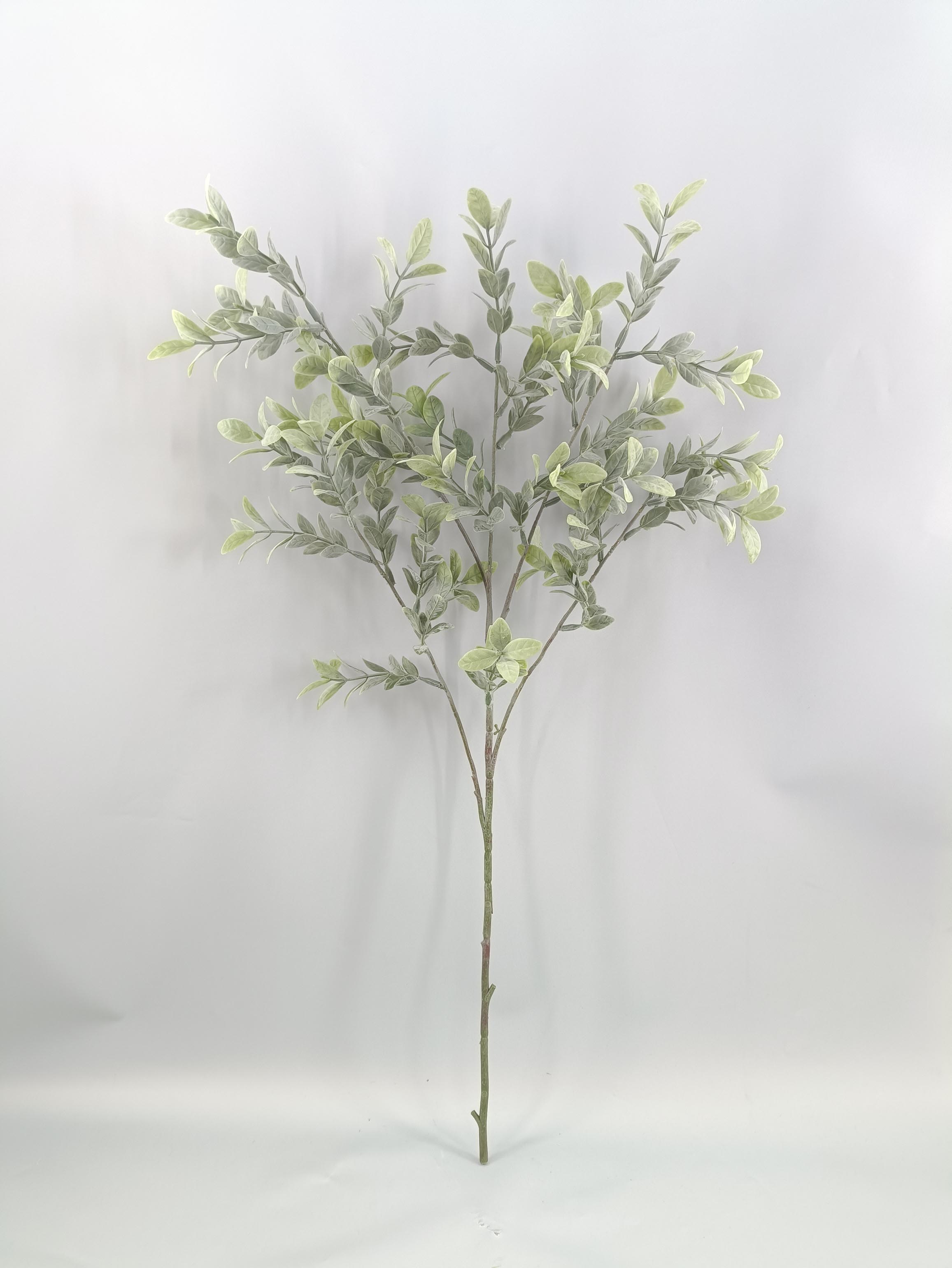 Sprinkle white laurel leaves - simulated tree