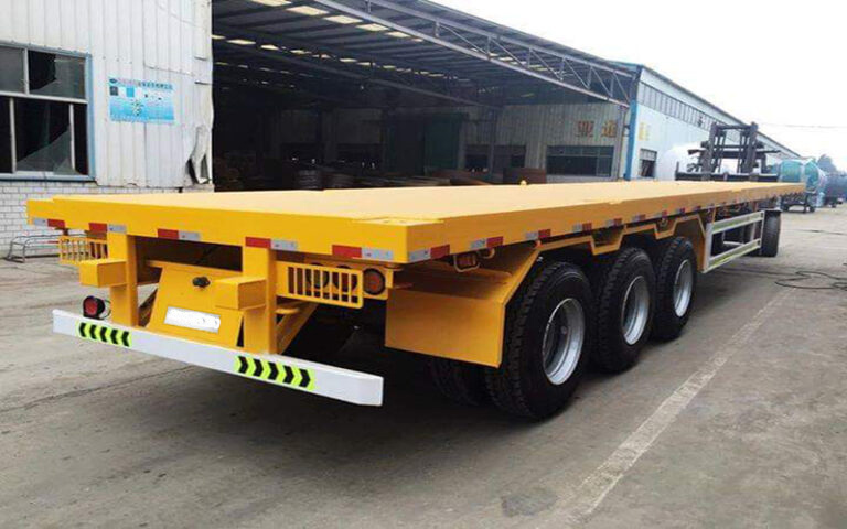 Three-axle flatbed semi-trailer