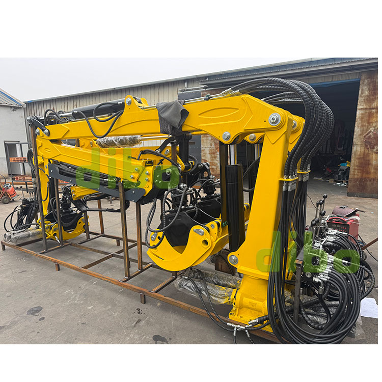 DIBO 6.5-meter hydraulic boom and 10-ton trailer ，forestry grapple