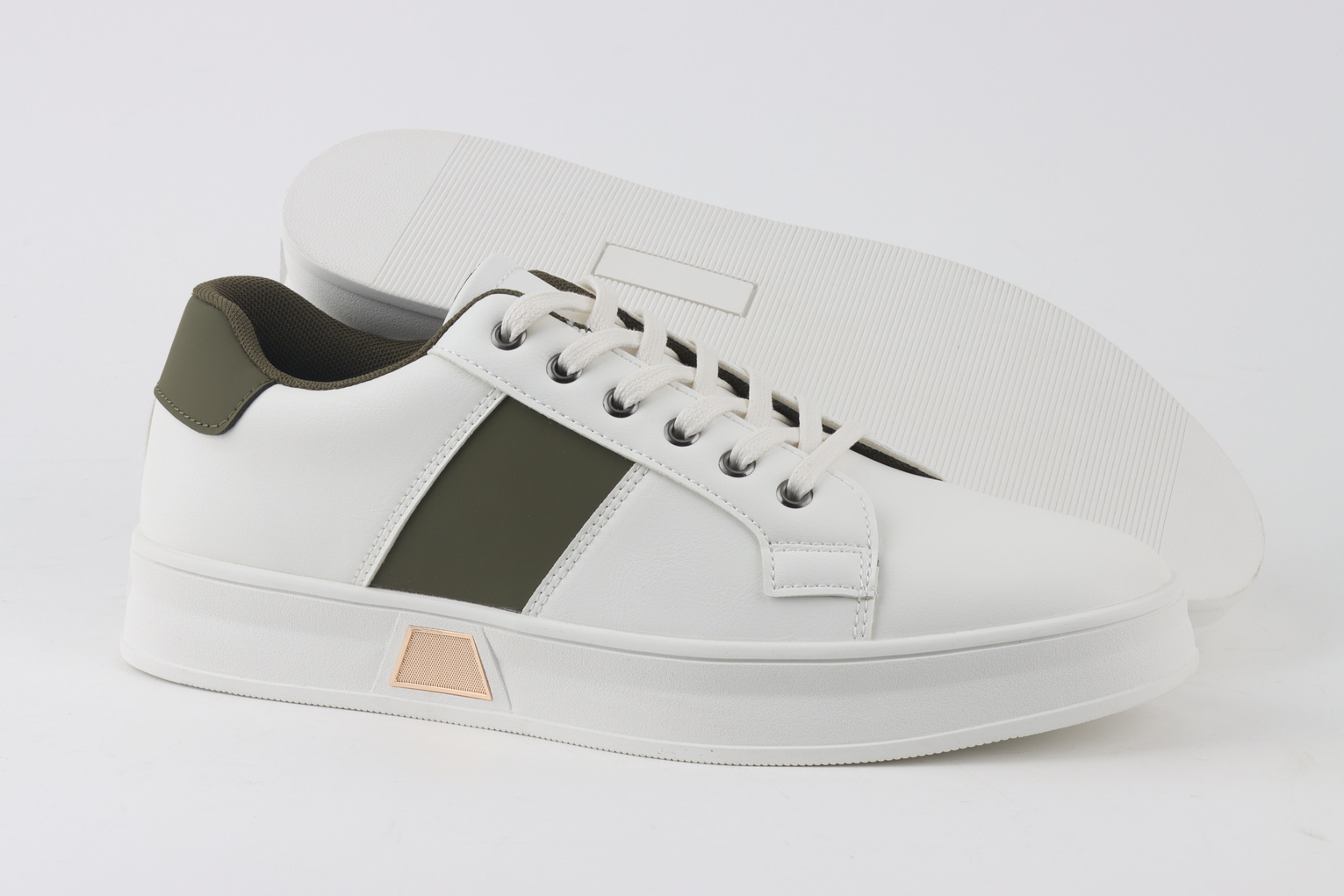 Men's casual shoes