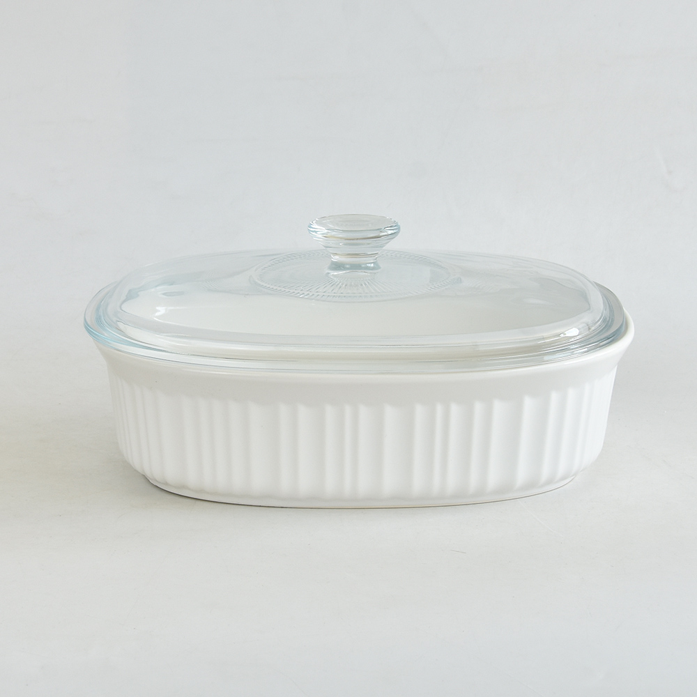 White baker plate with glass lid