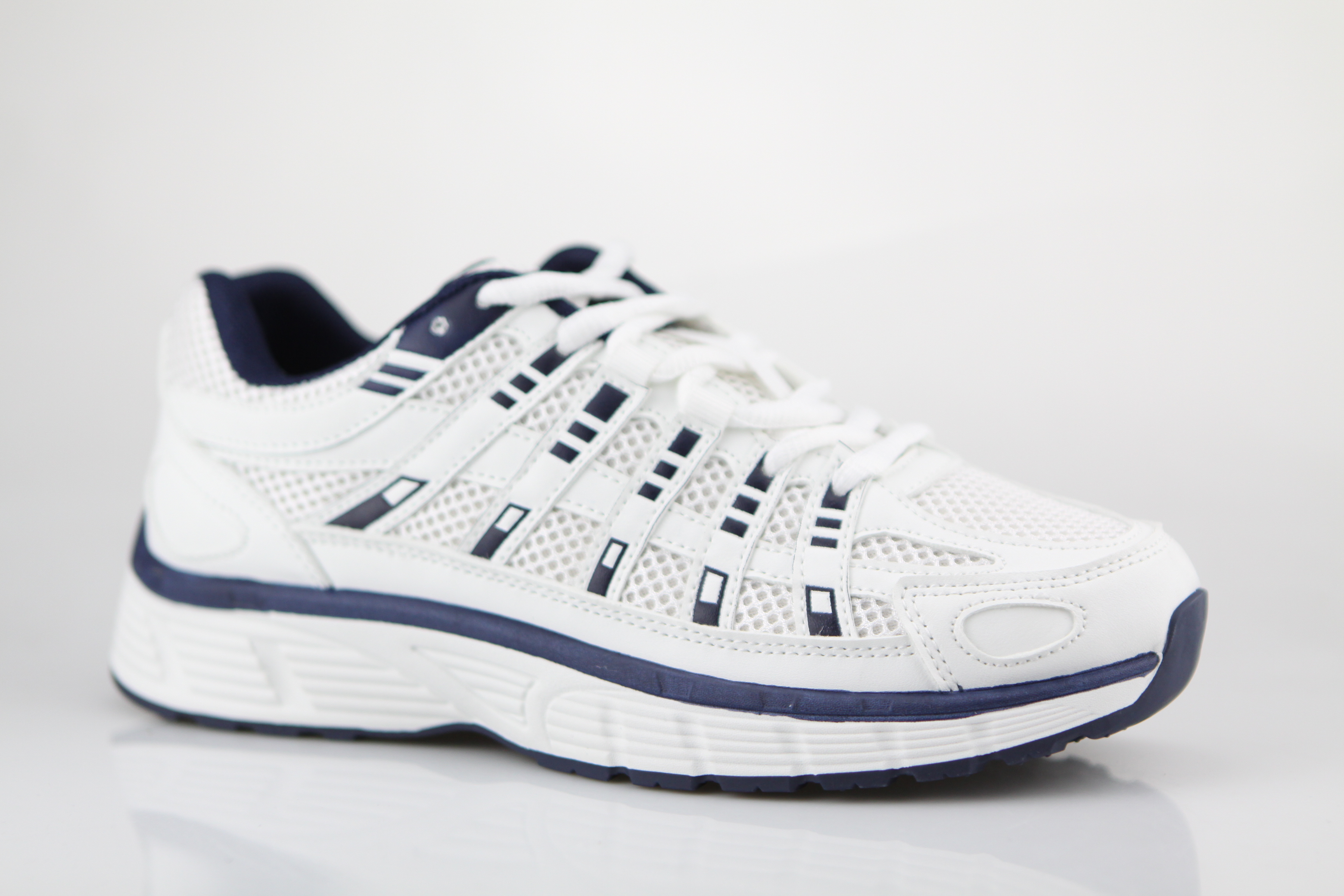 Ladies' fashionable sneaker