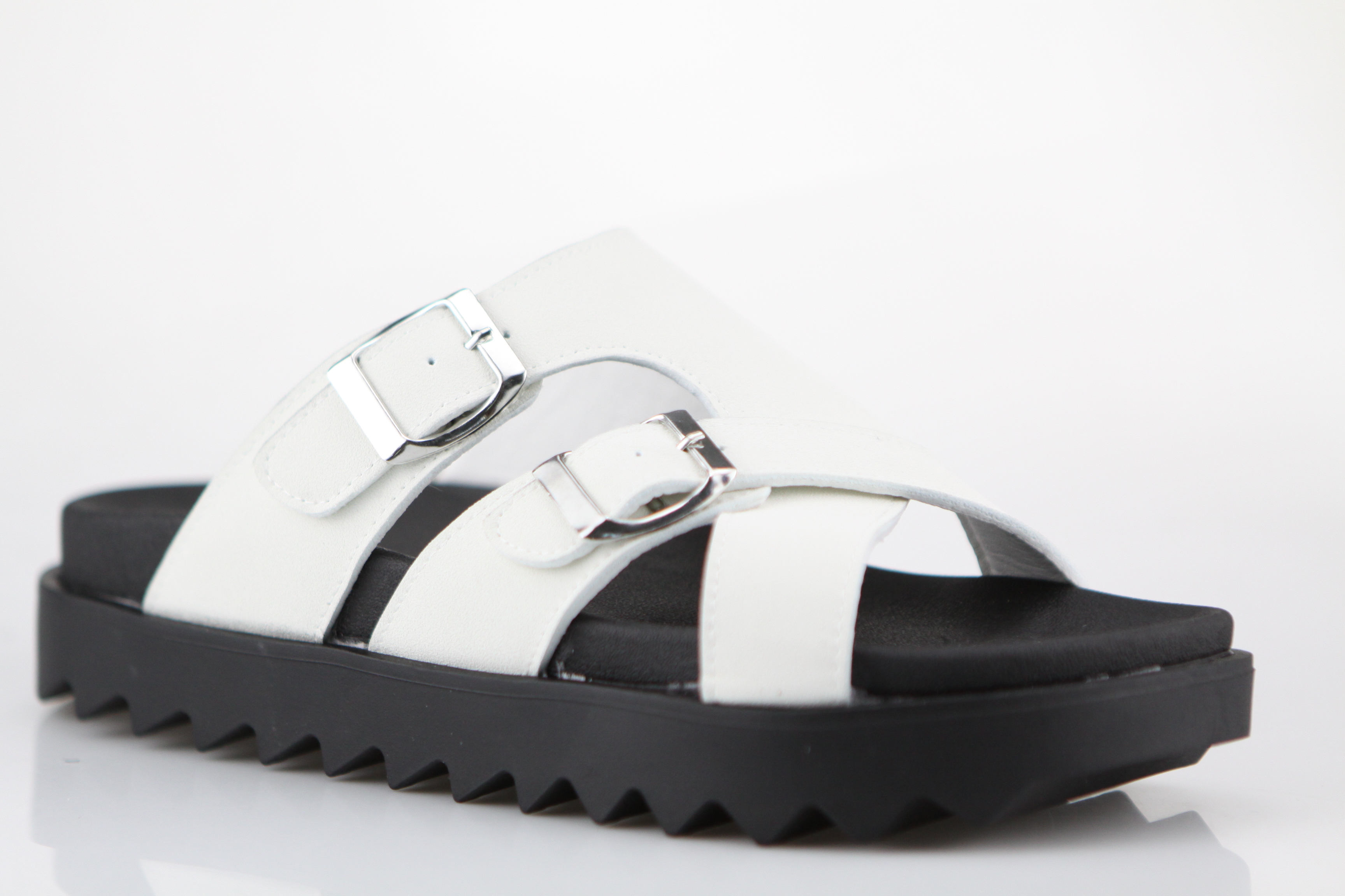 White，Sandal