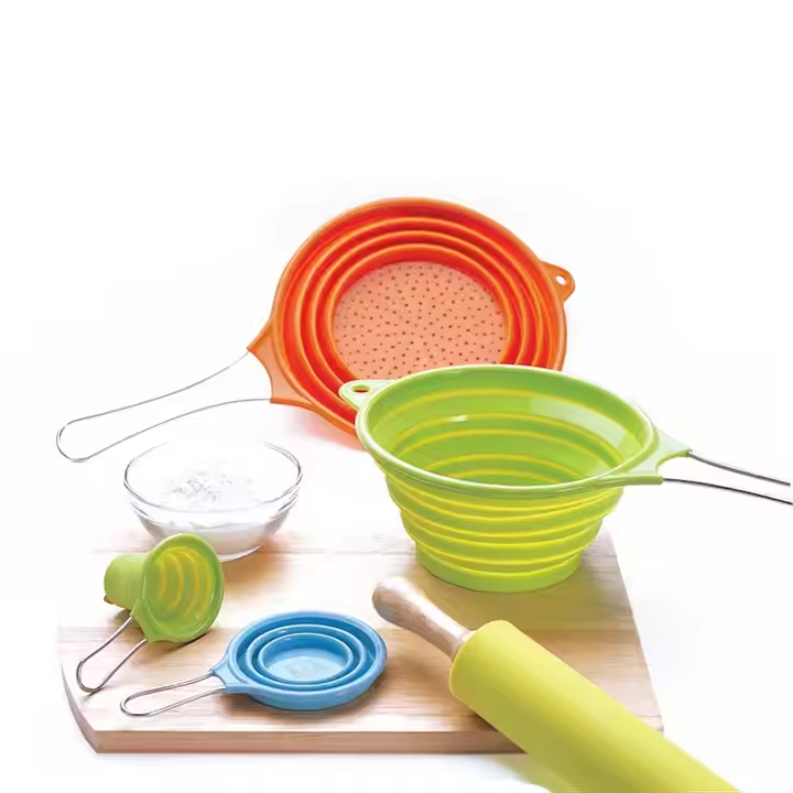 Collapsible drain basket
