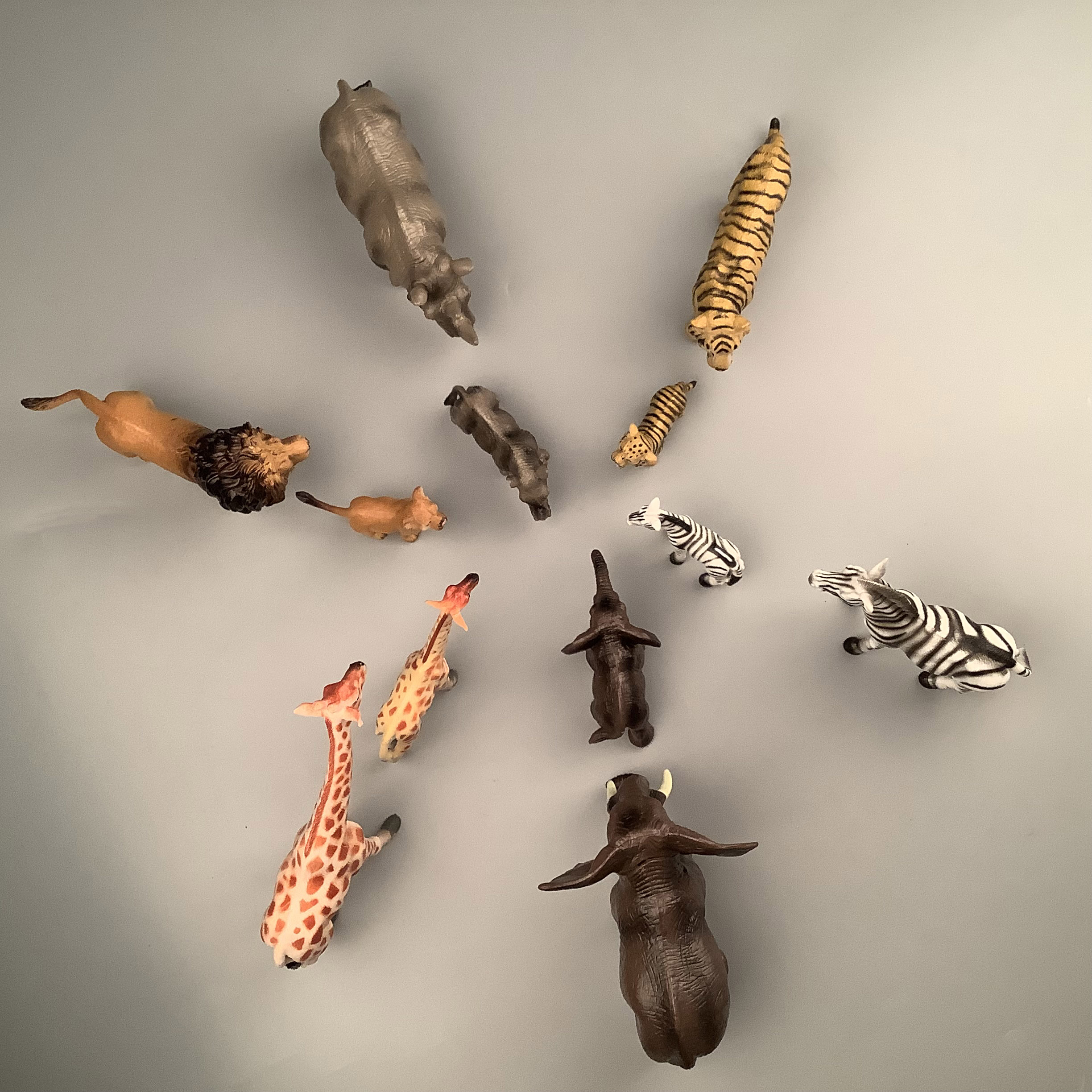 2pcs forest animals are packed in PVC bags with horizontal head cards