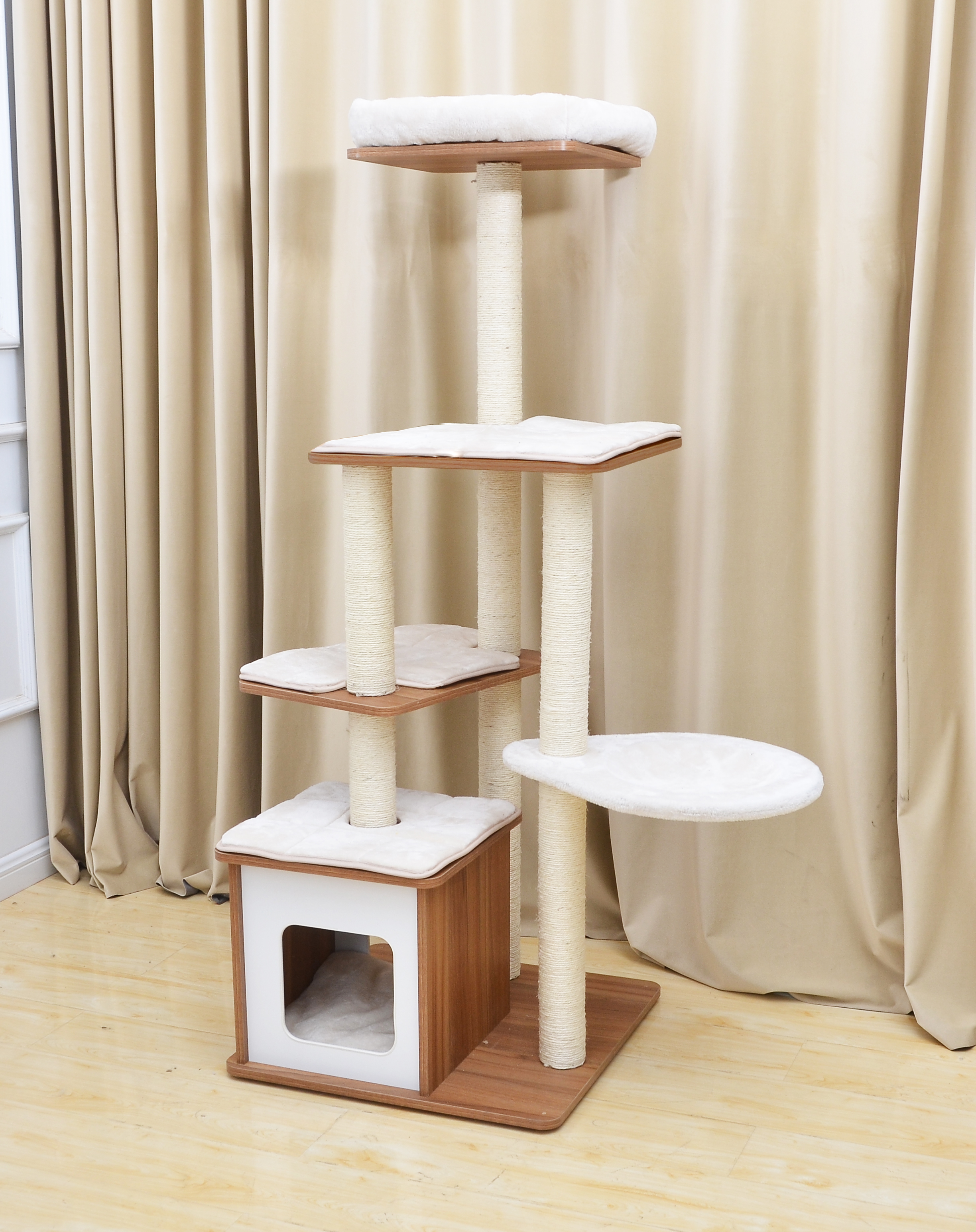 Cat scratching tree