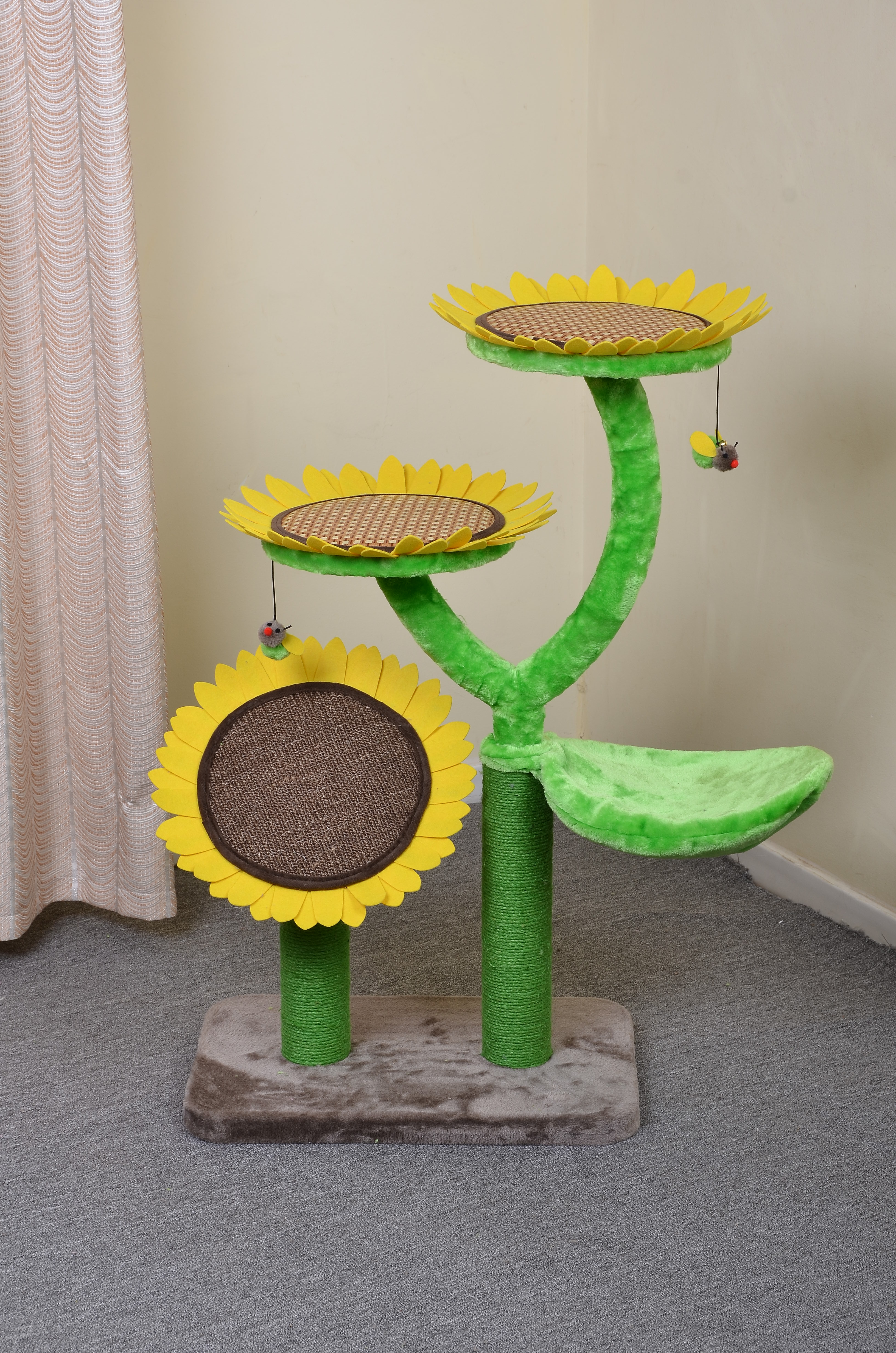 Cat scratching tree