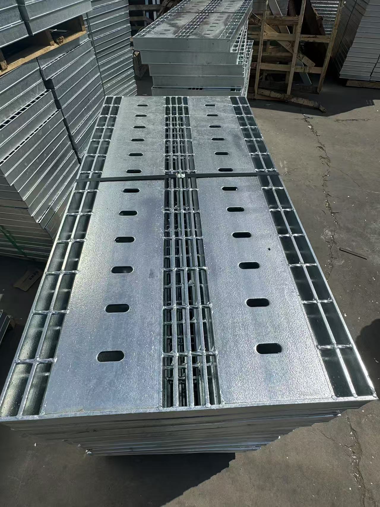 Steel grating