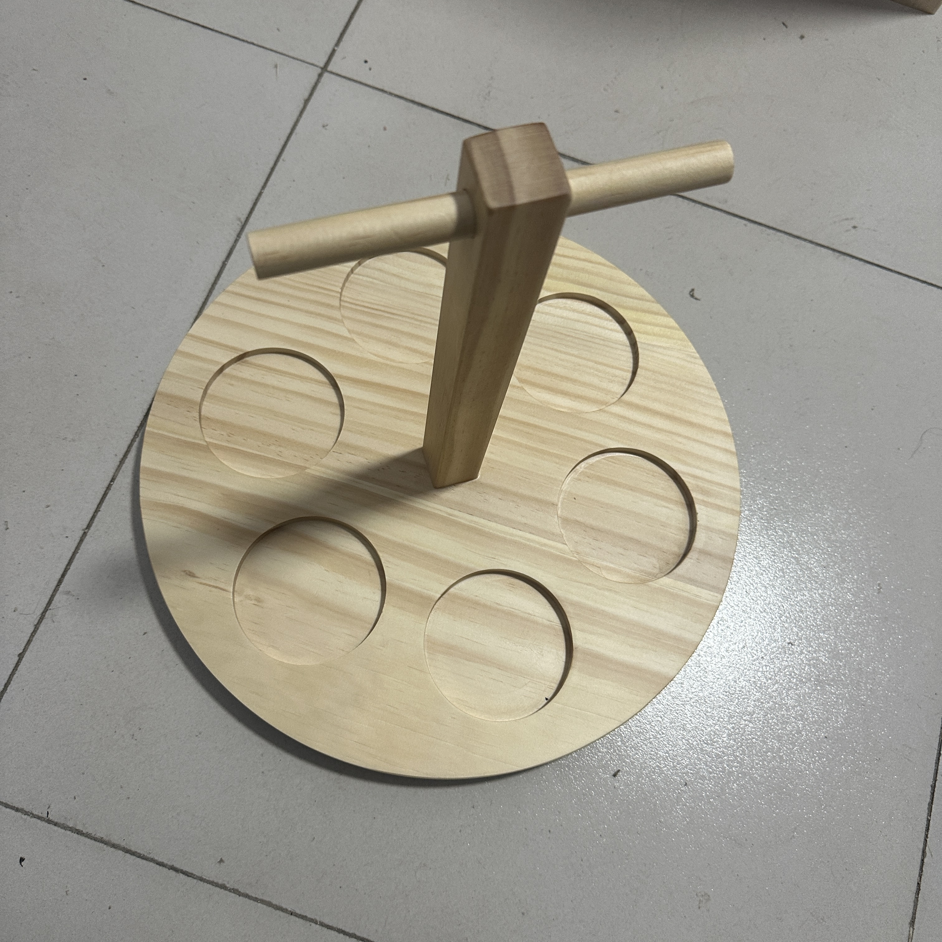 Mugs holder stand can be used for storing, displaying mugs or coffee cups