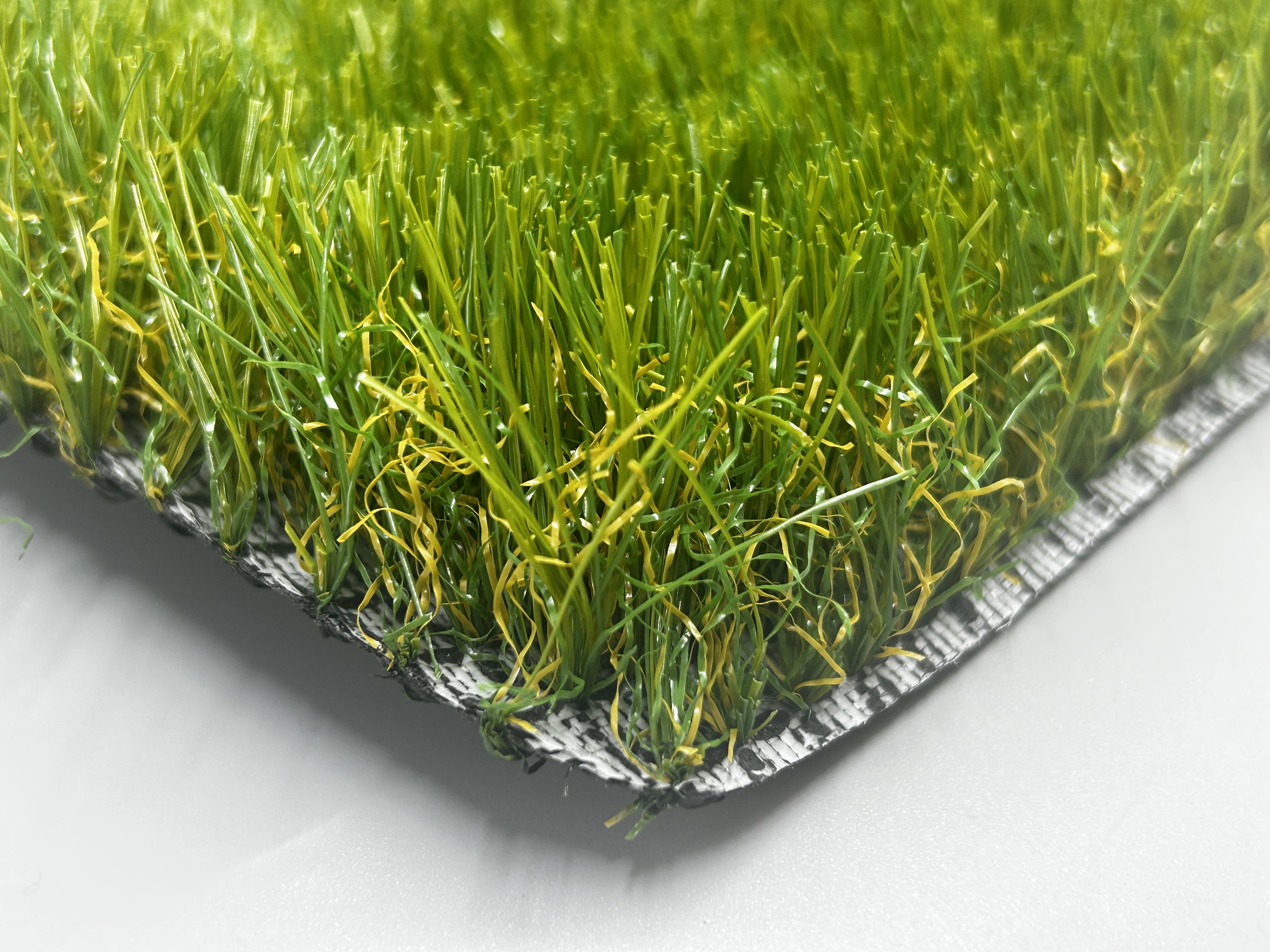 Highly permeable artificial grass