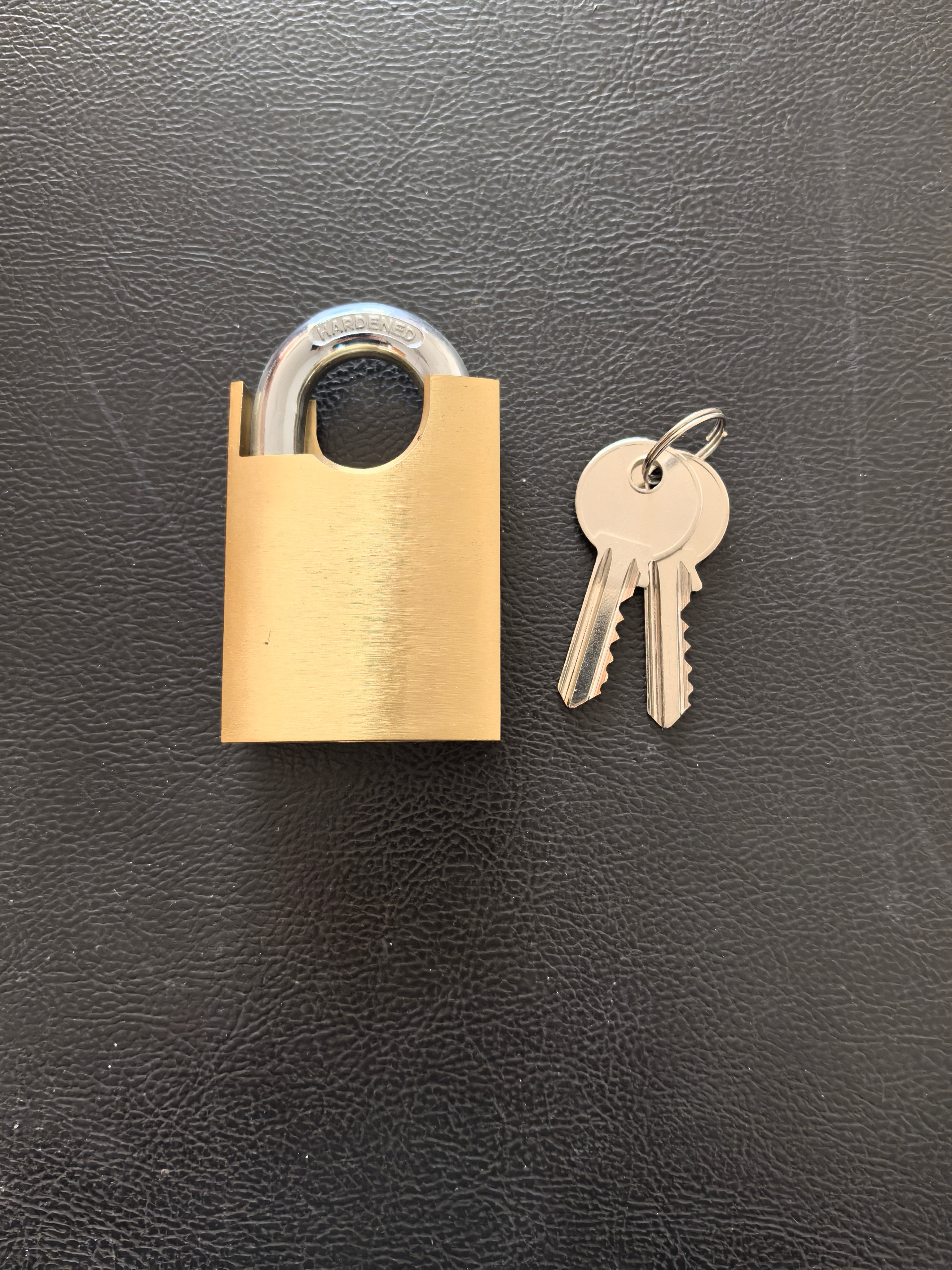 Closed Shackle Padlock