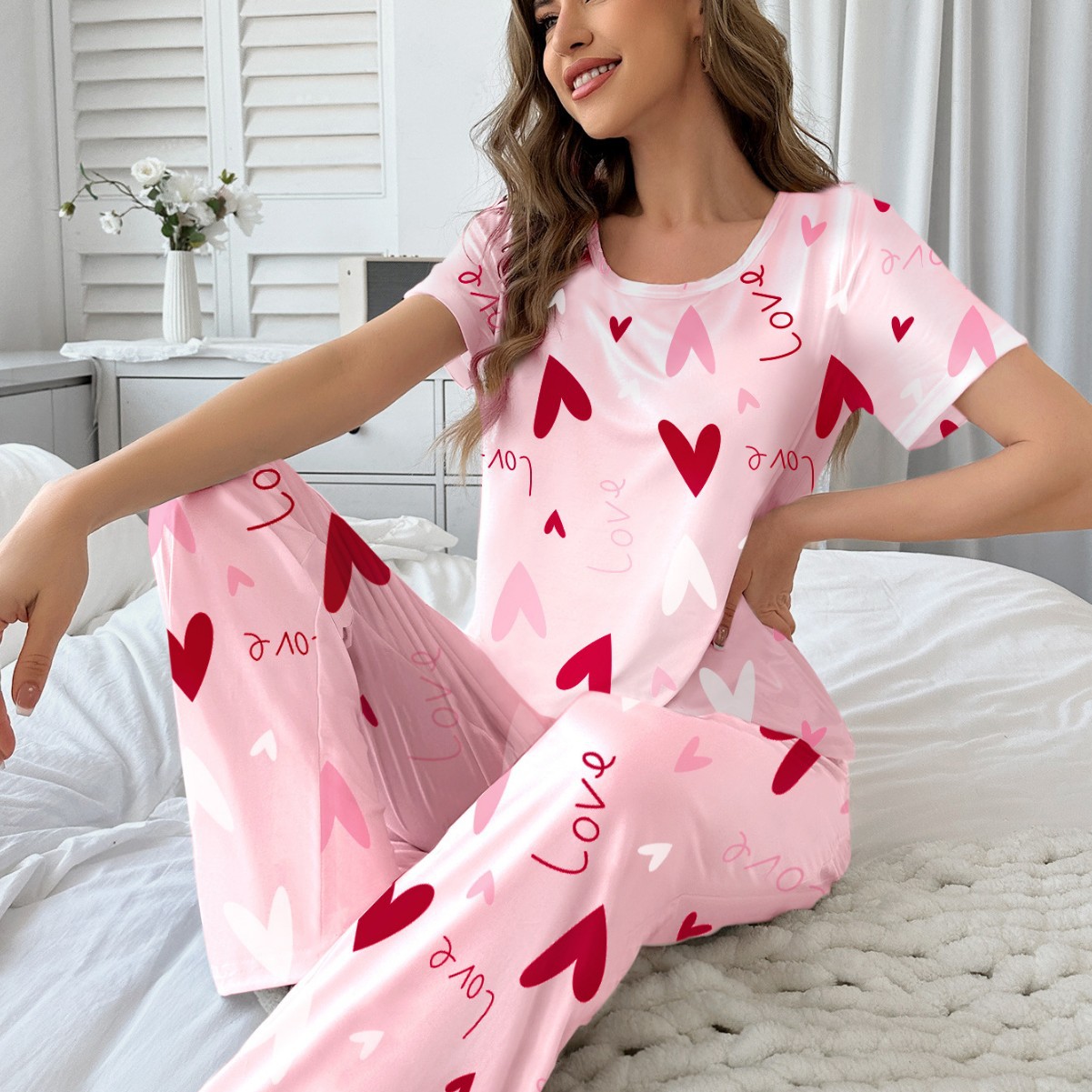 Milk silk pink love printed short-sleeved trousers for outdoor wear for women's home clothes