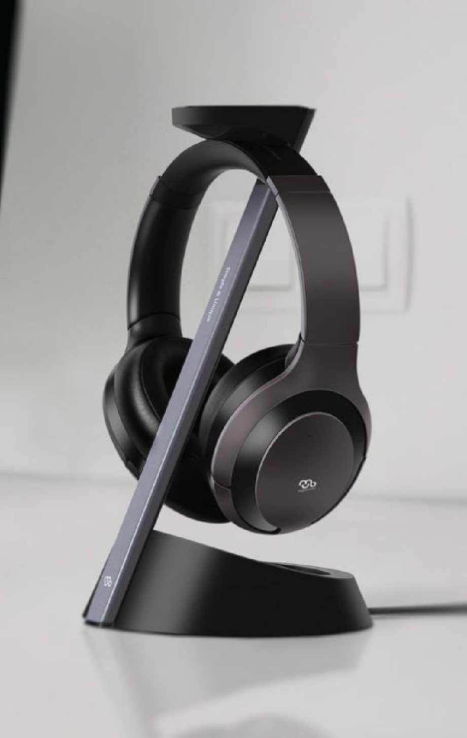 Bluetooth headphones, Over-ear noise-cancelling headphones