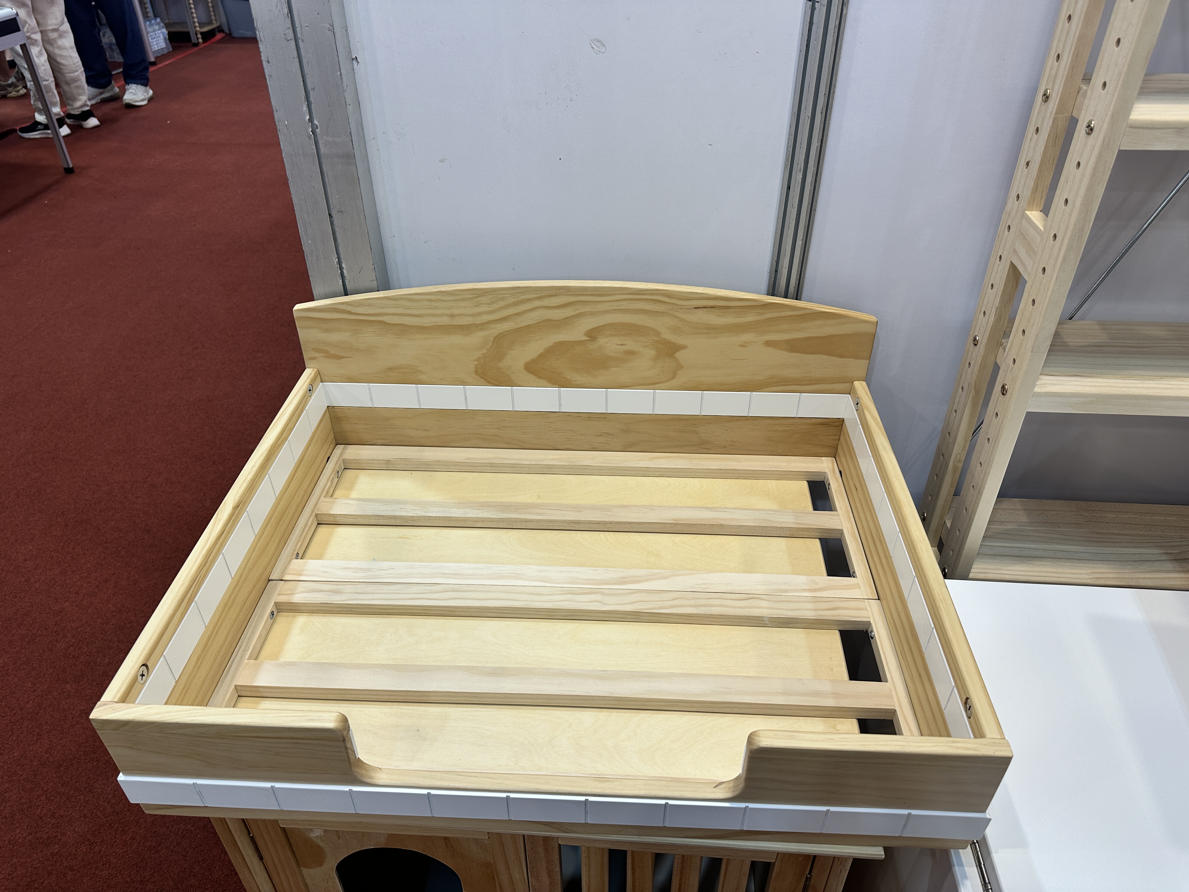 Pet Bed，Solid Wood Pine pet Bed，Durable Pet Sofa with Smooth Edges and Large Size