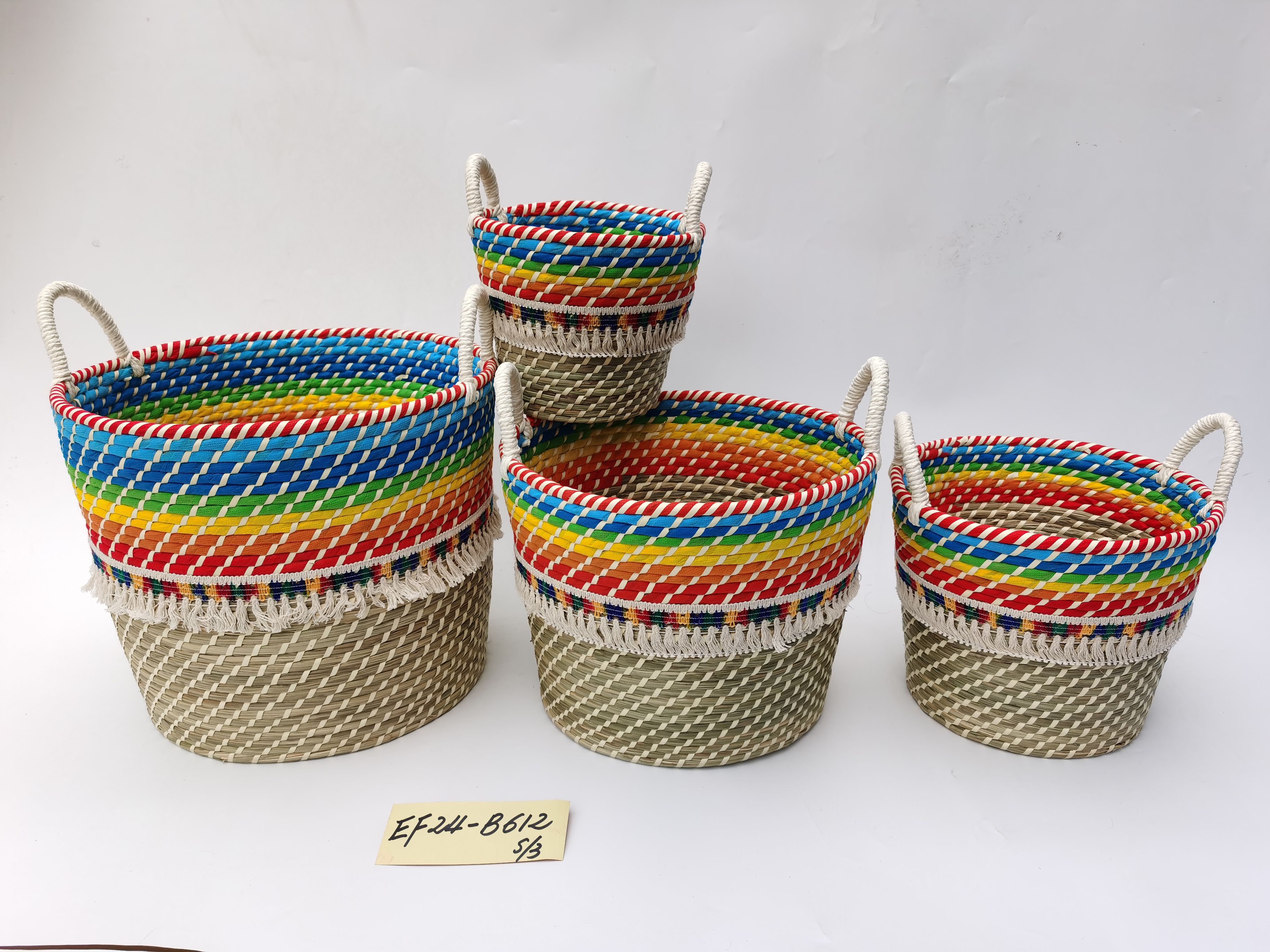Straw-woven storage bucket