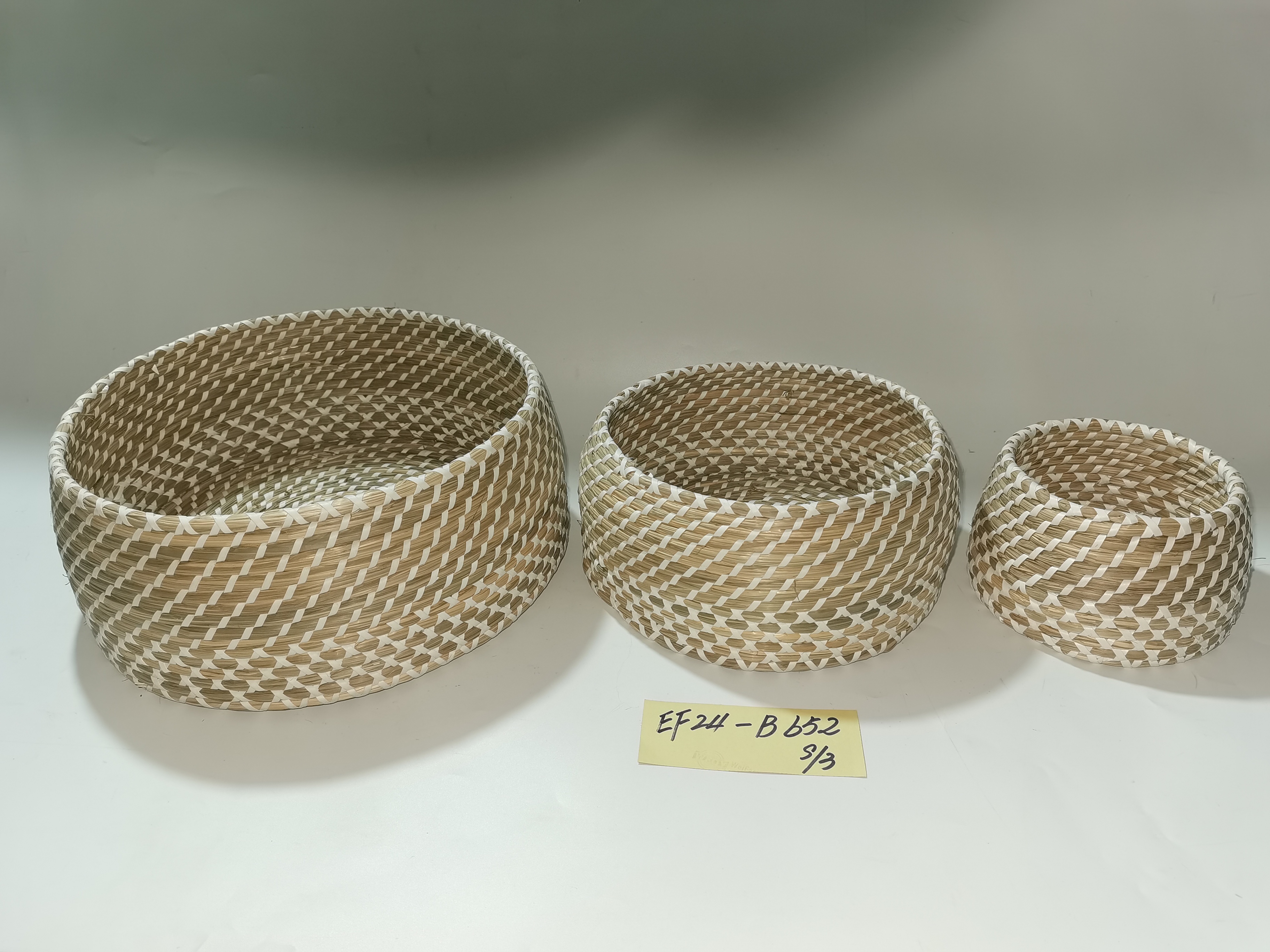 Straw-woven storage basket