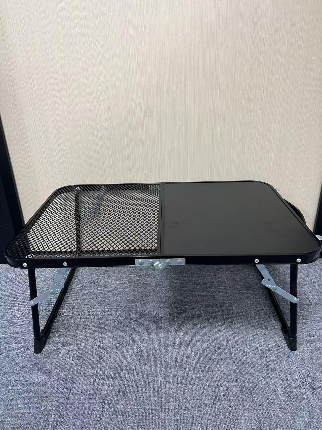 Folding table