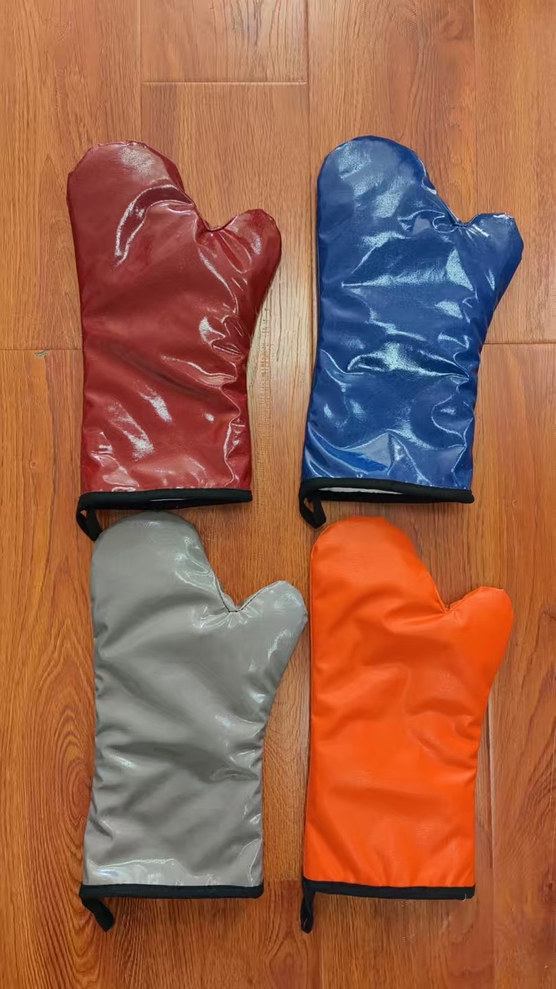Silicone heat-resistant gloves