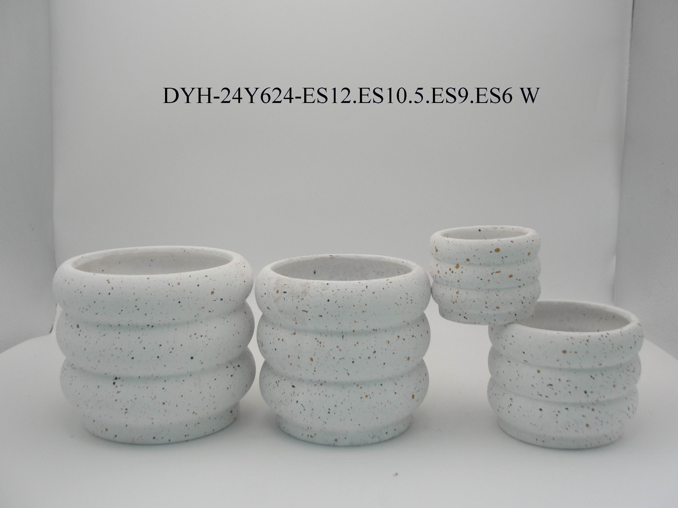 Ceramic pot dot finish