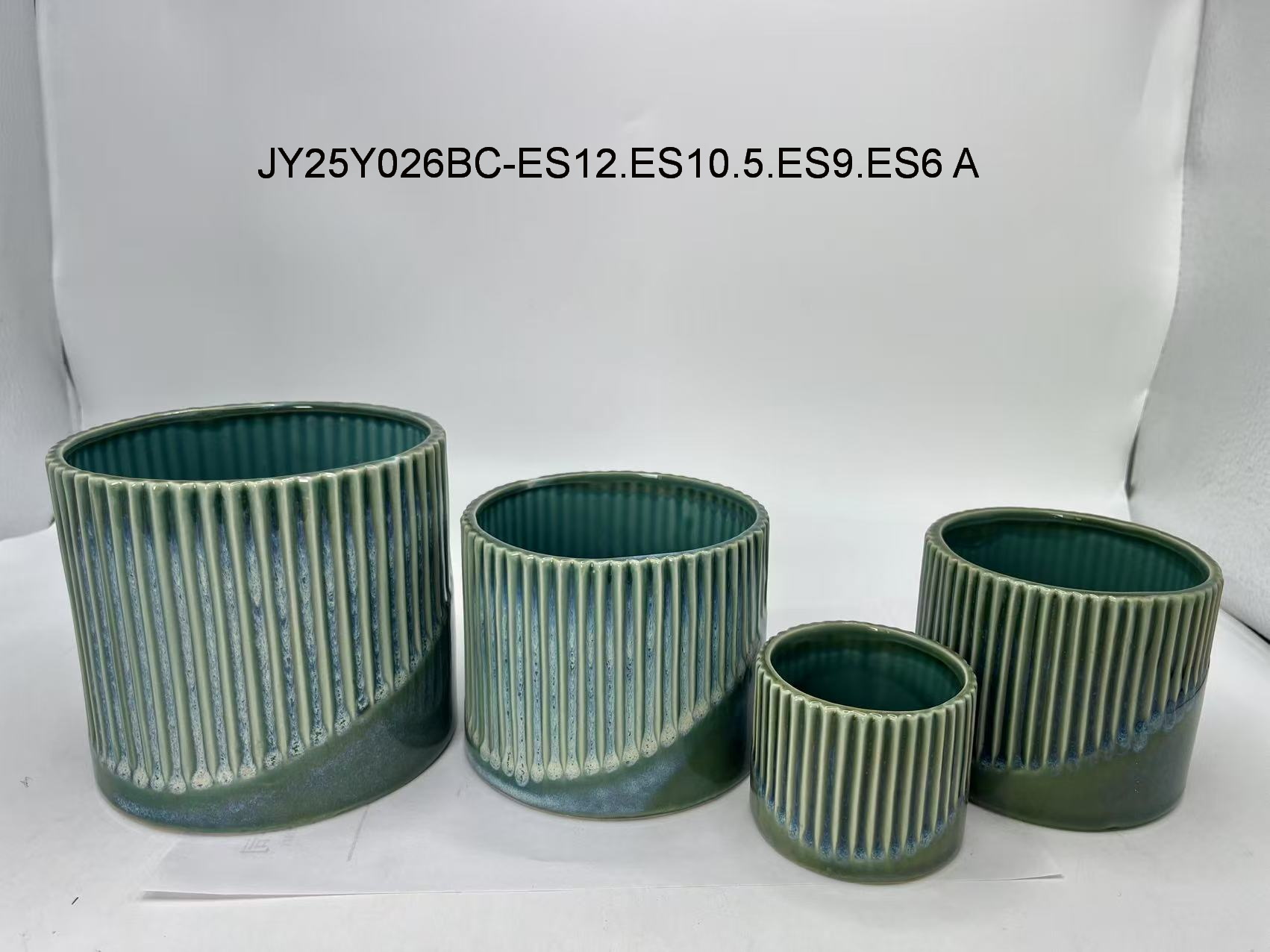 Ceramic flower pots with glazed color