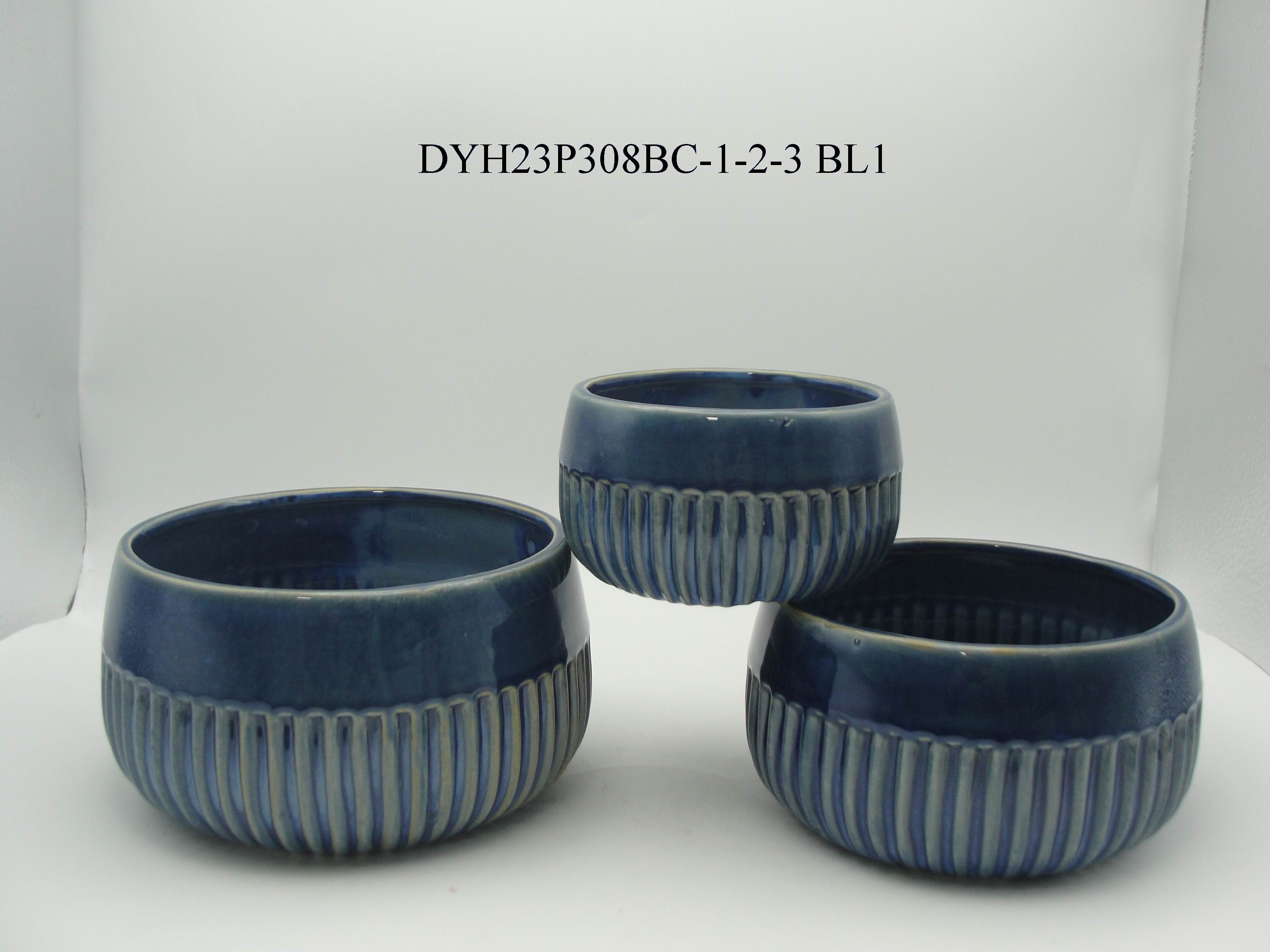Porcelian pot
