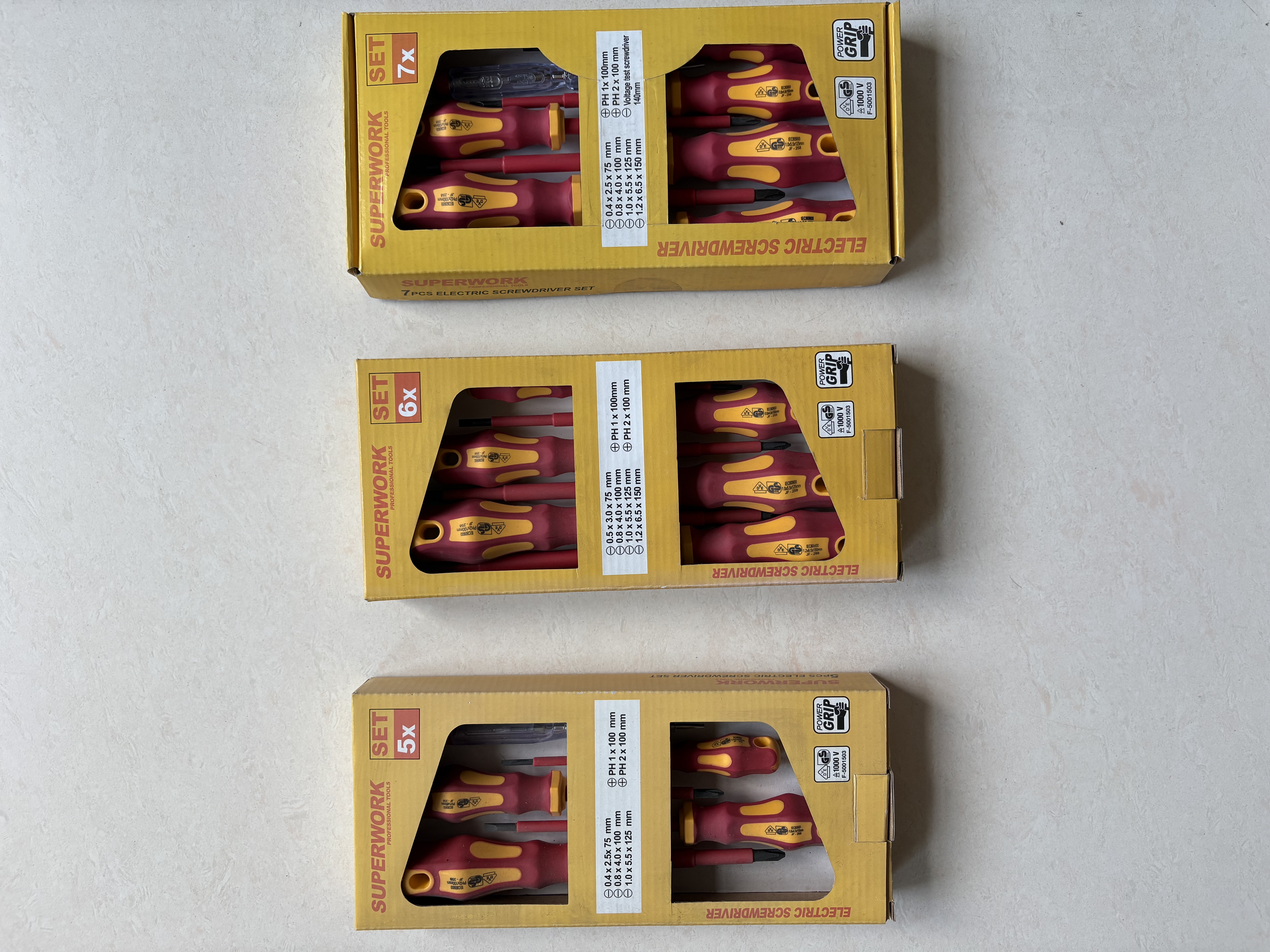 Insulated scewdriver set