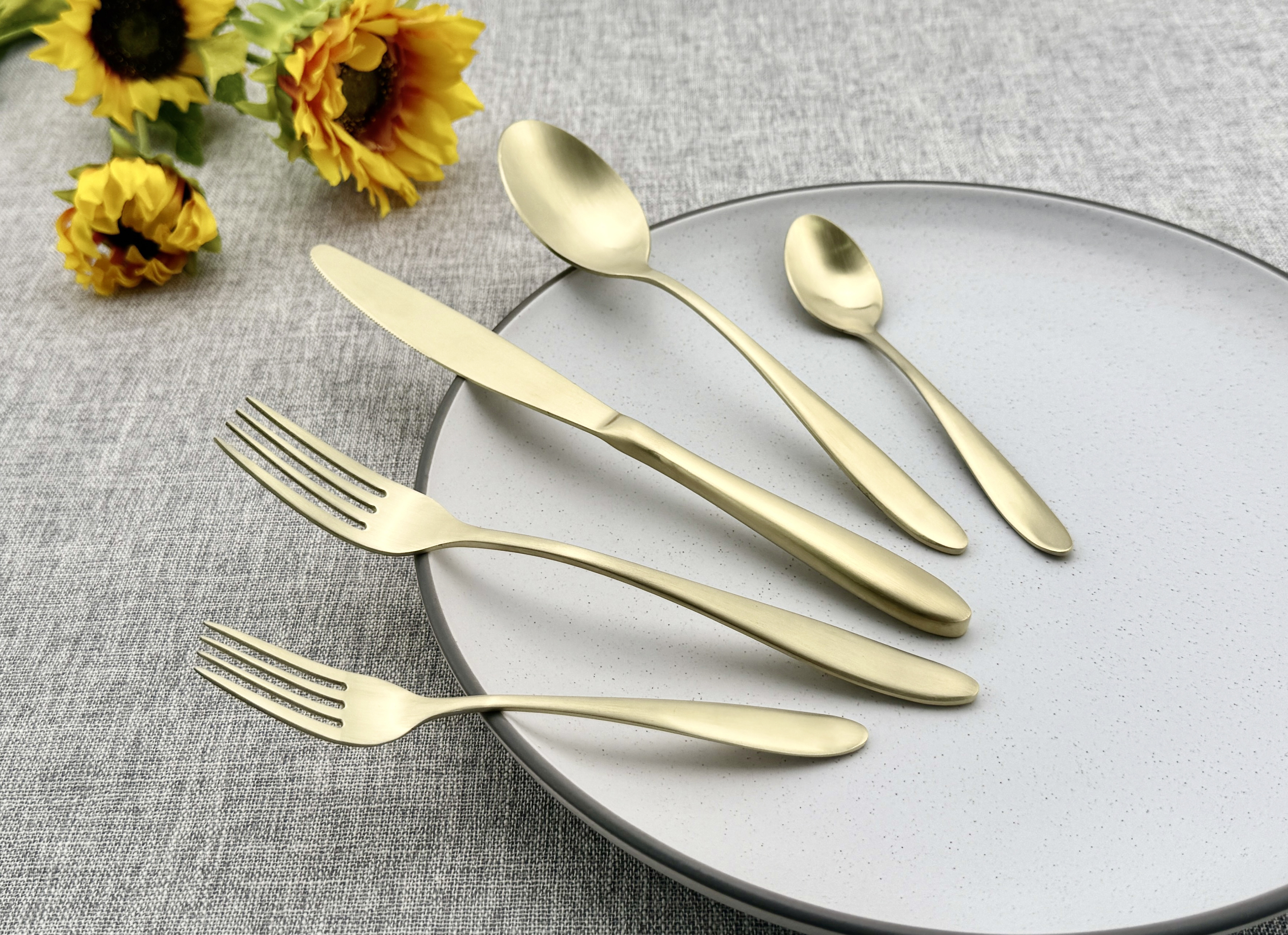 Gold color s/s cutelry