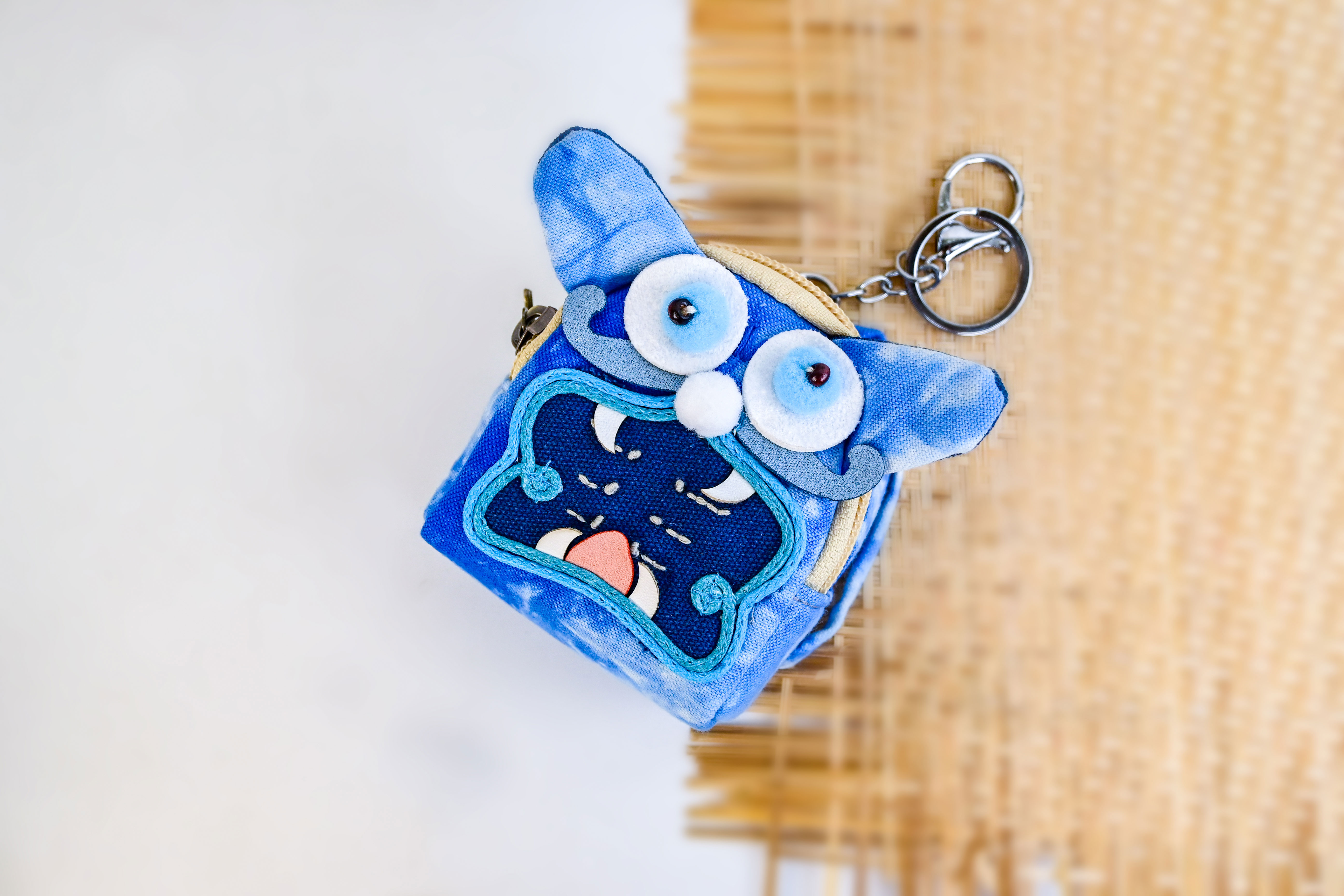 Ethnic-style dyed tile cat key case