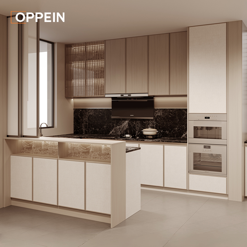 OPPEIN Modern White Lacquer Kitchen Cabinets With Island