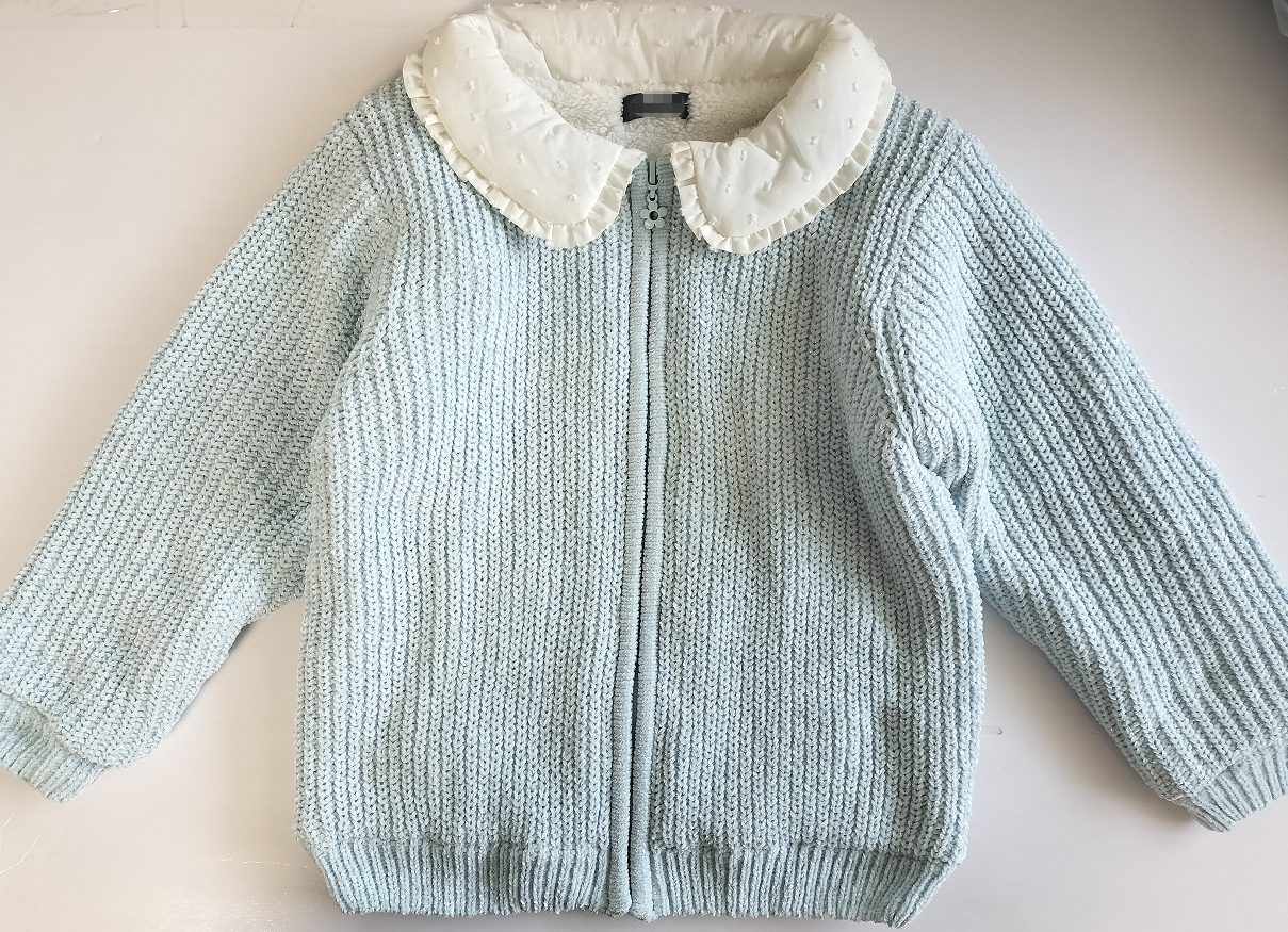 Girls knitted sweater with lining and collar with padding