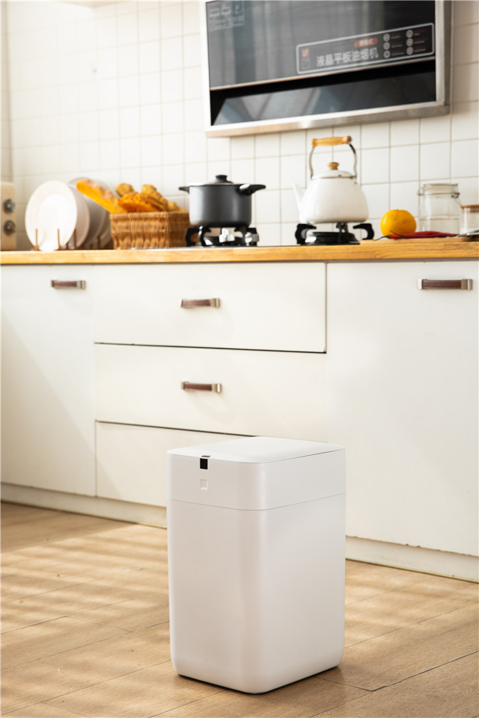 Rubbish bin