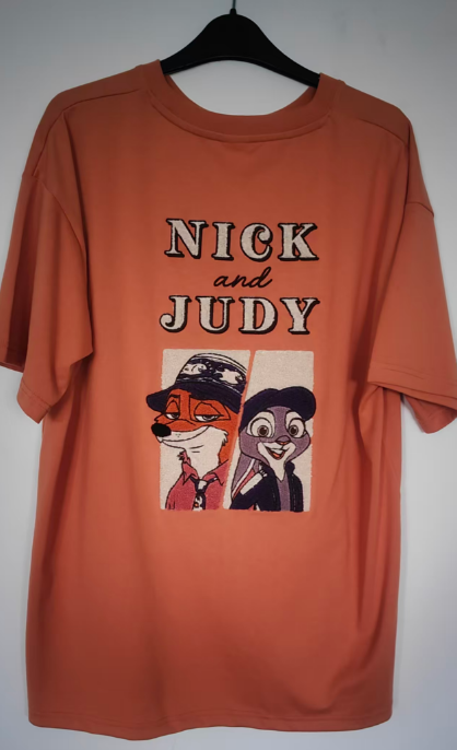 short-sleeved T-shirt