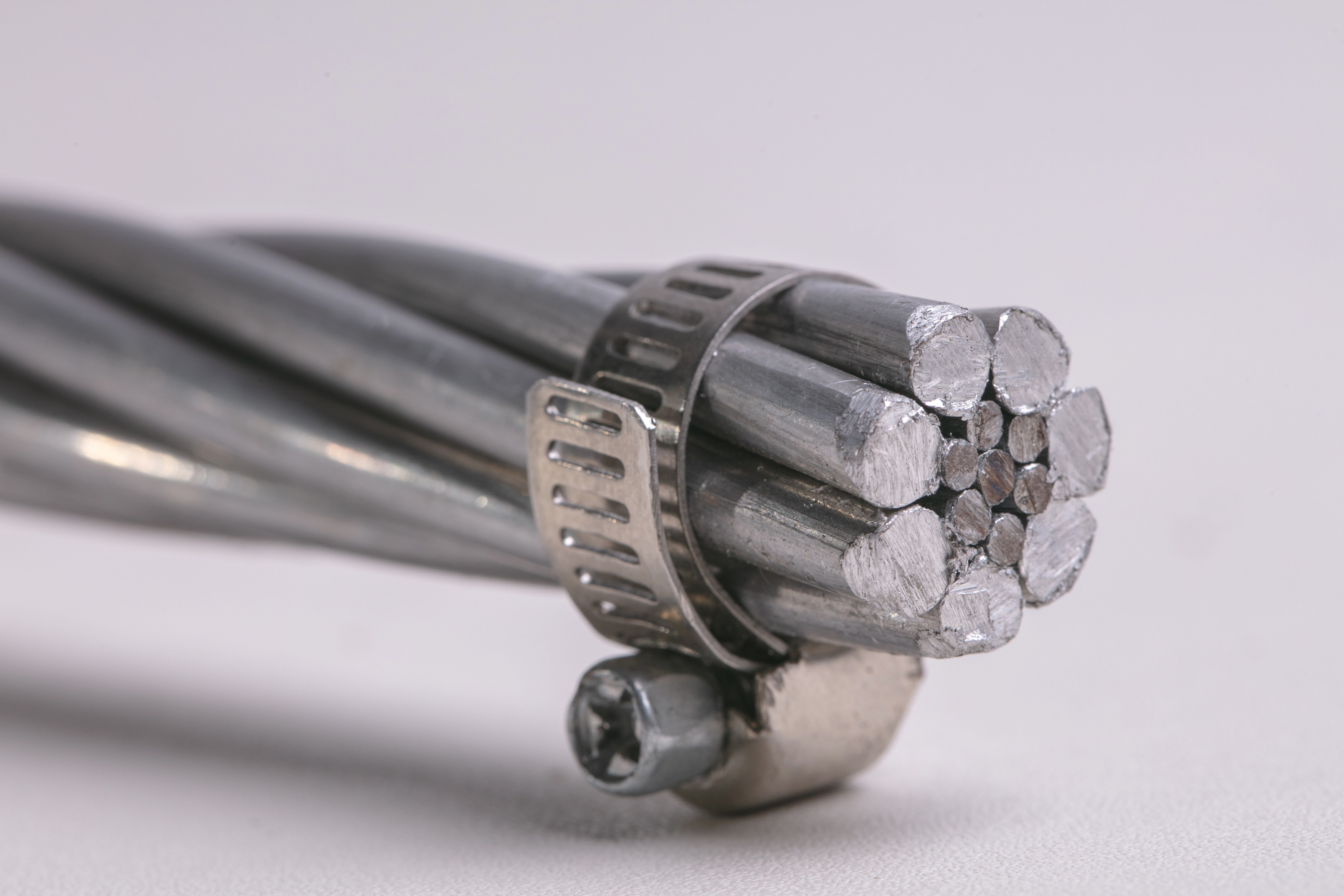 Aluminum Conductor, Steel-reinforced(ACSR)