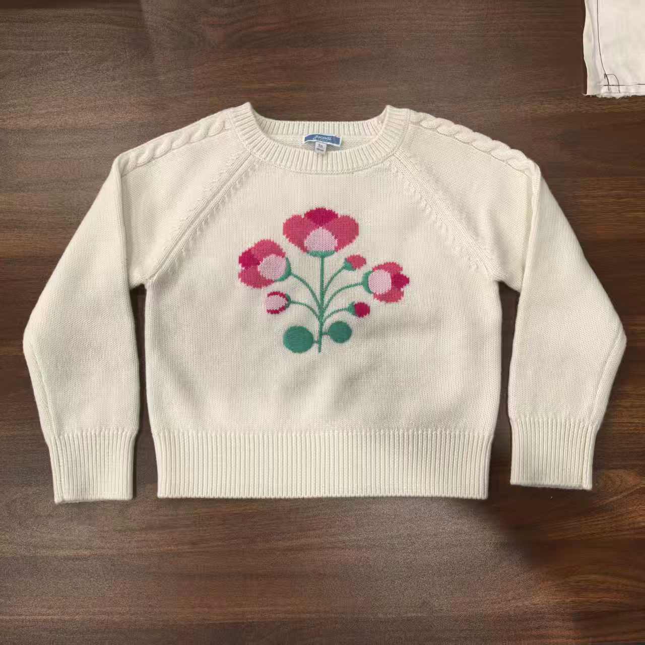 Knitted pullover for girls