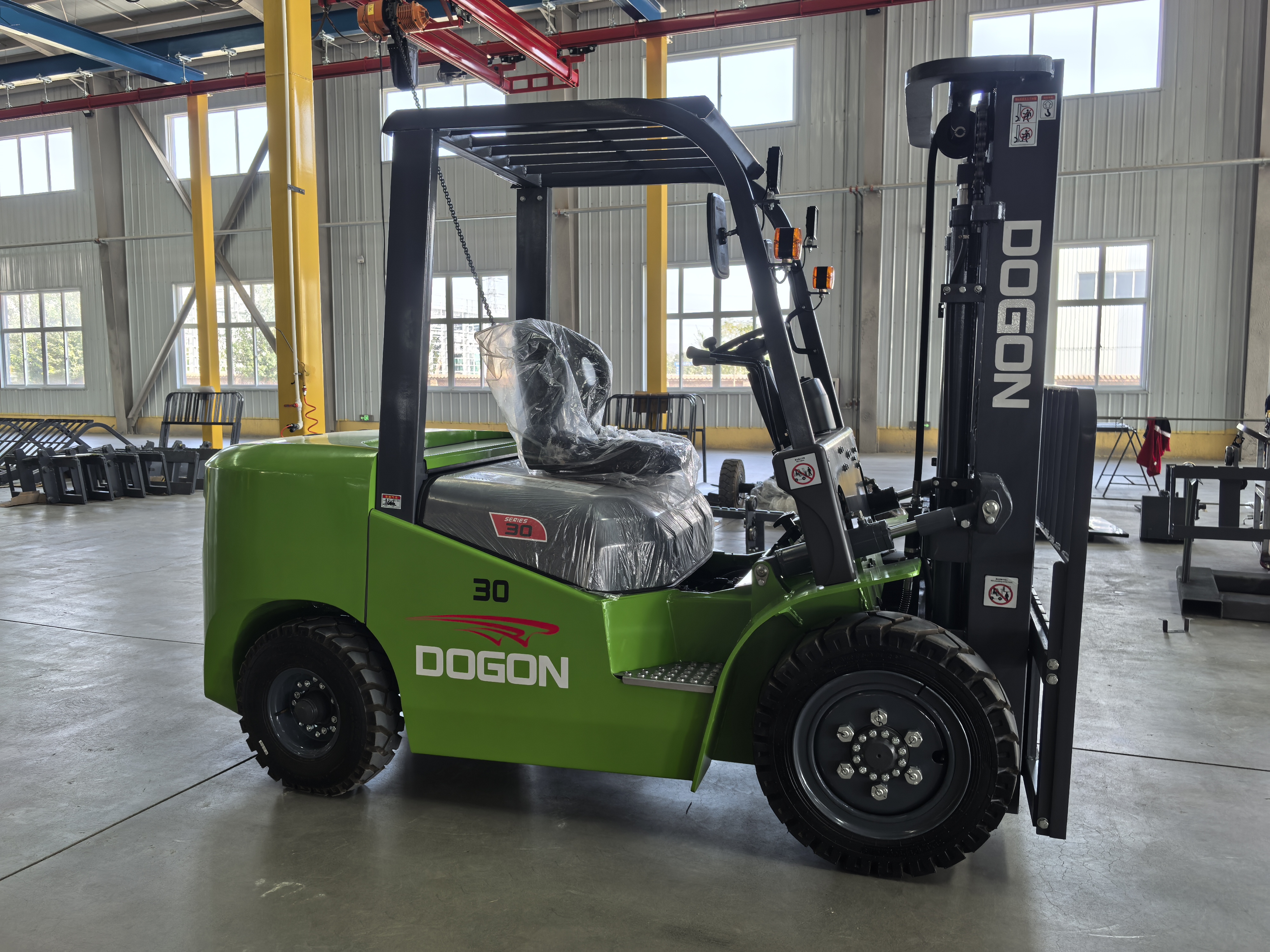 Electric forklift