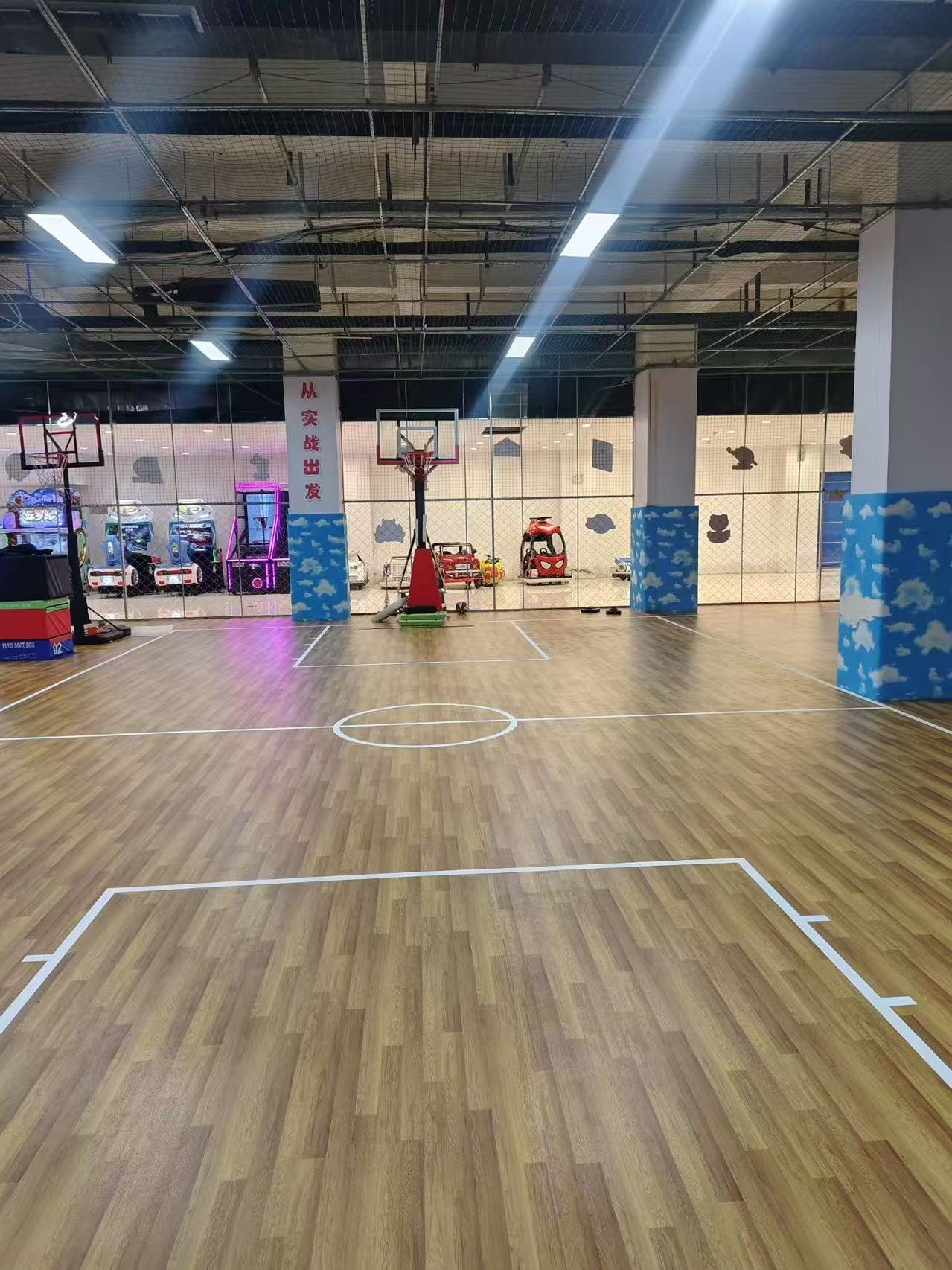 Vinyl sports flooring