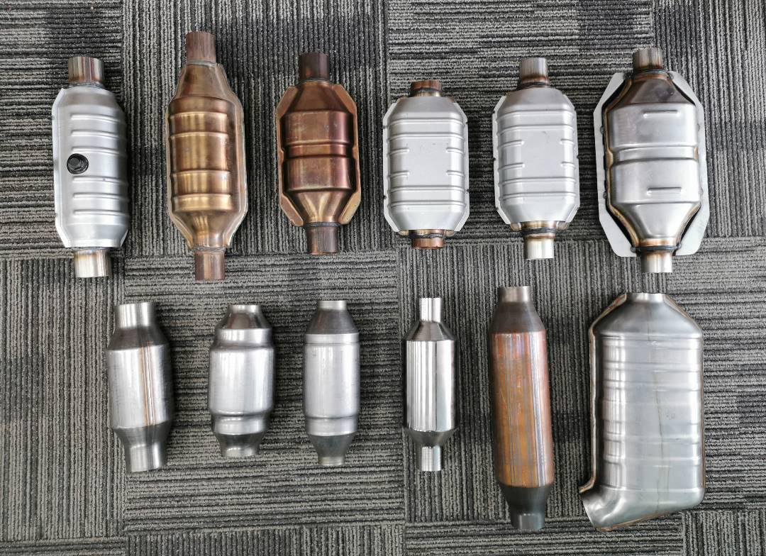 Universal catalytic converter, three way catalytic converter