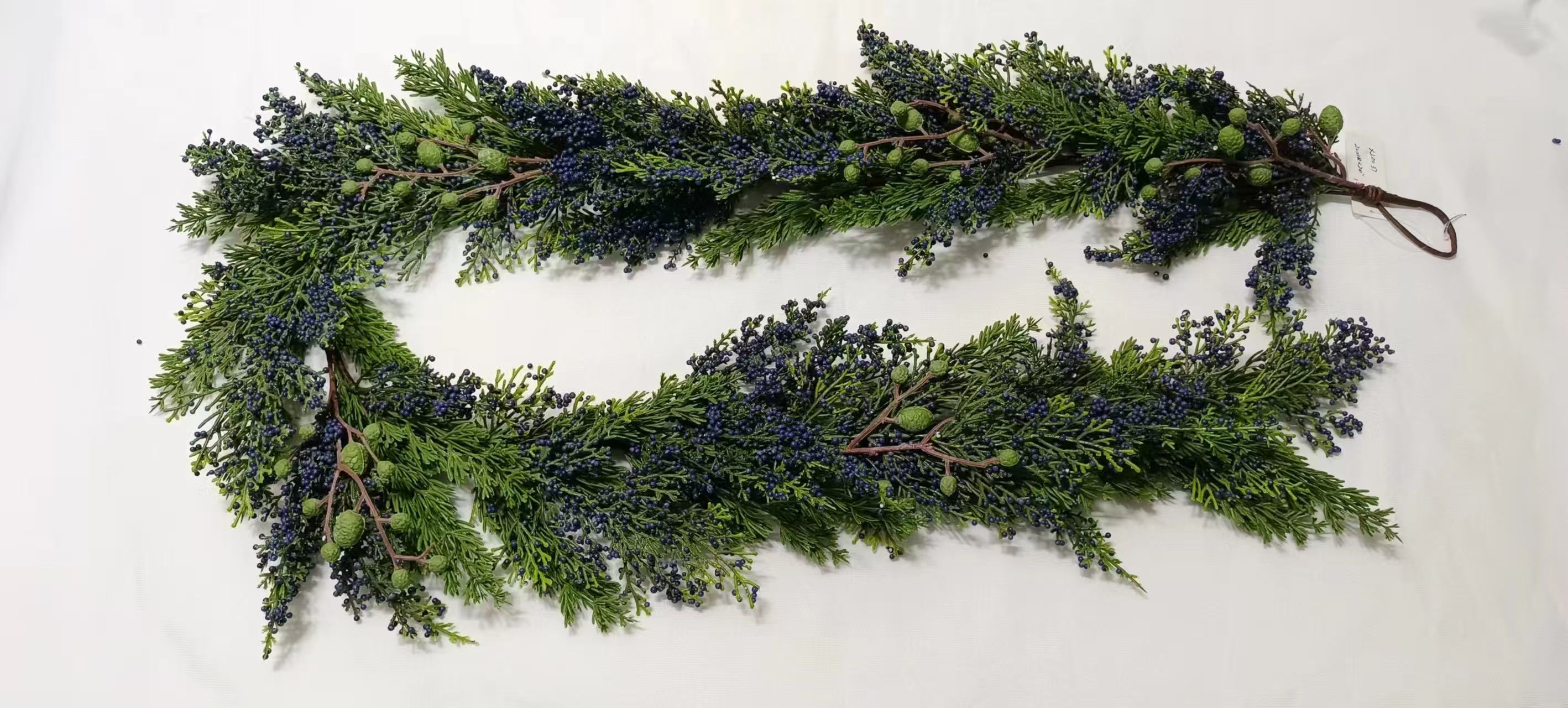Jiahang Christmas garland
