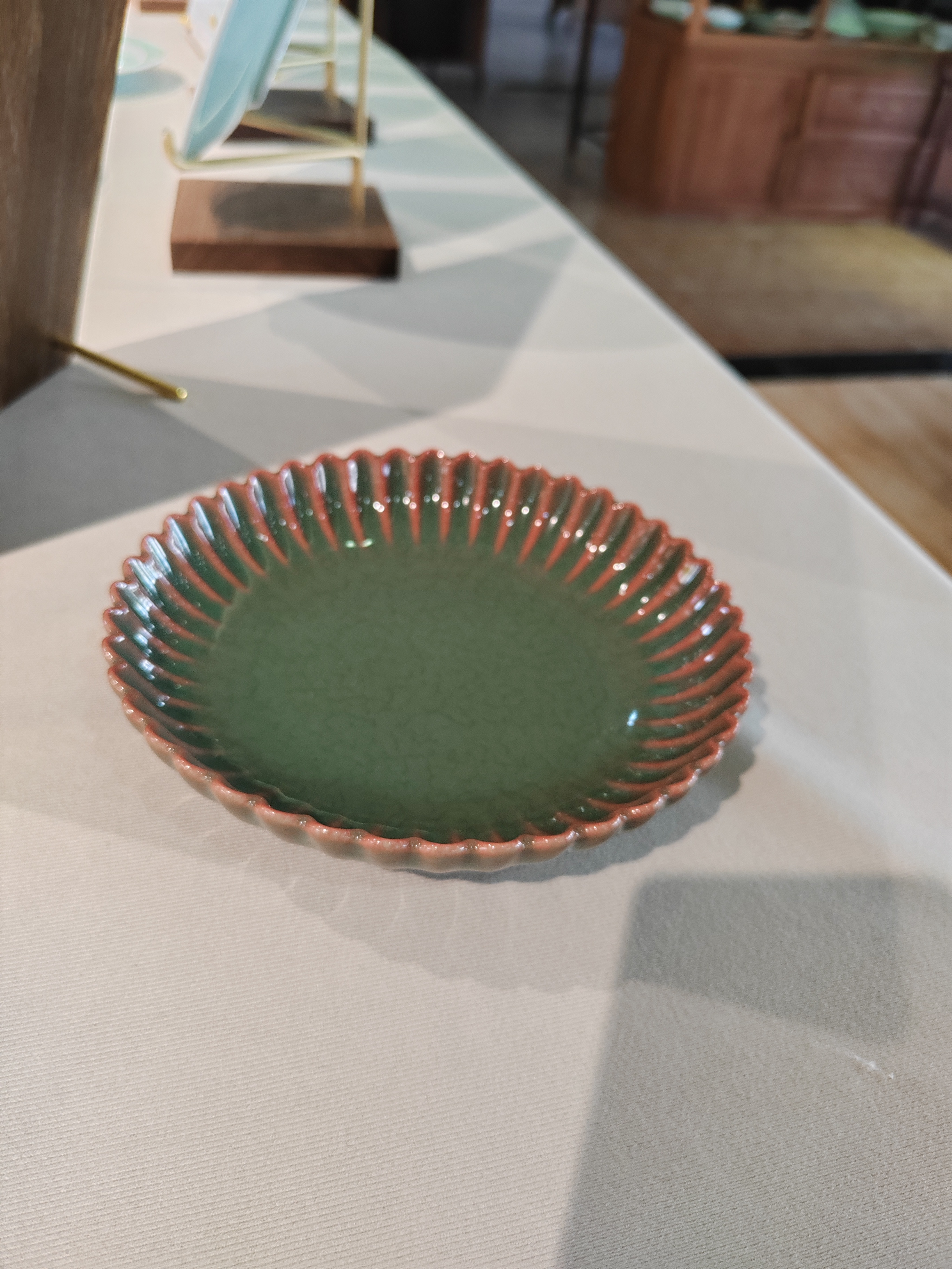 Chrysanthemum petal dish