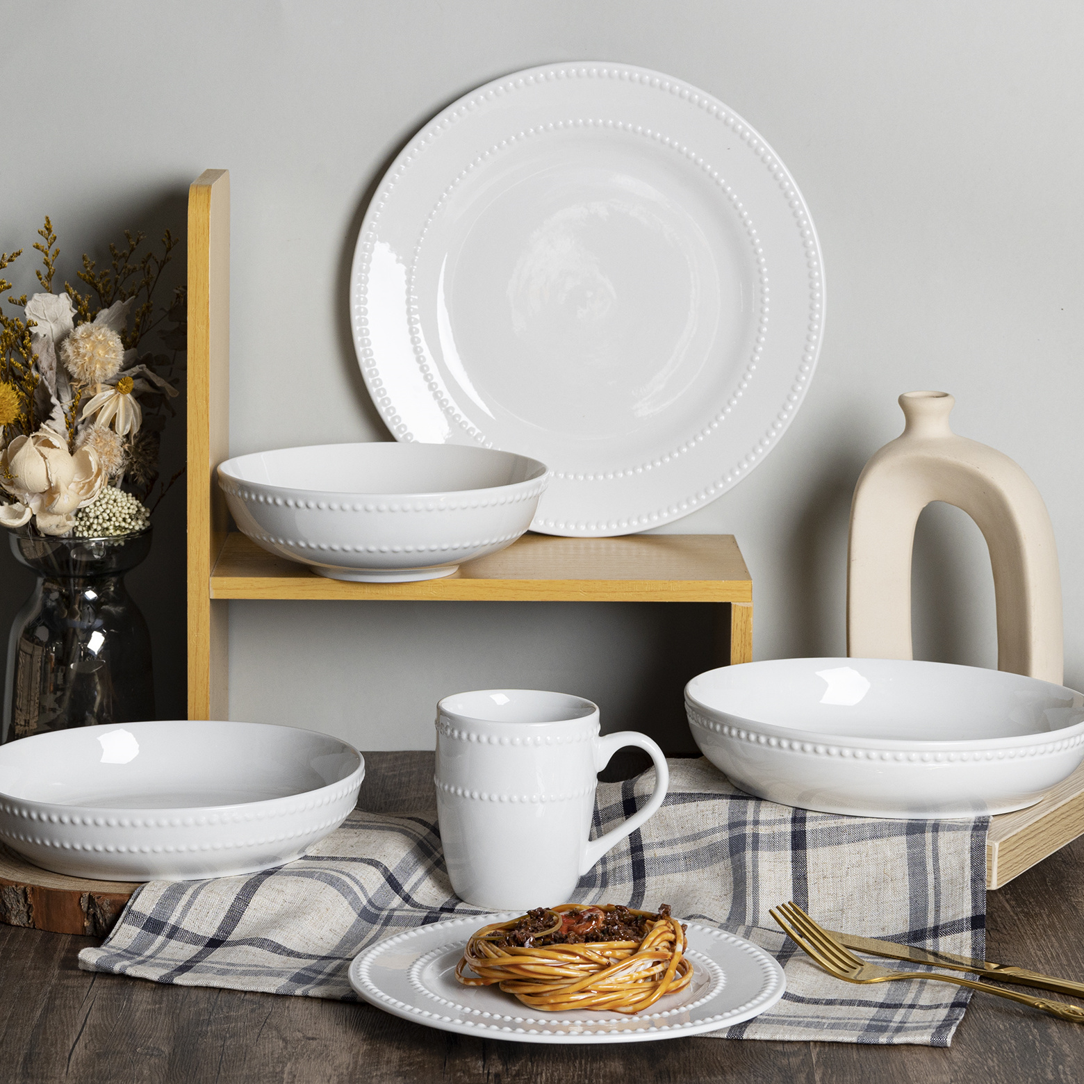 Supplier Porcelain Plates Sets Dinnerware with Bead Relief Ceramic Dishes for Home&Hotel