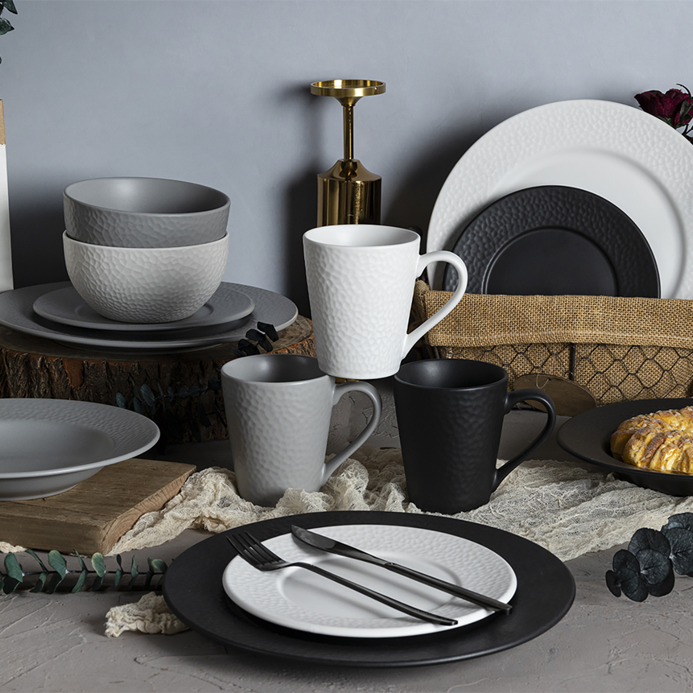 Minimalist Stoneware Dinnerware Set 16pcs Colored Glaze Tableware Exclusive for Home Matte Embossed