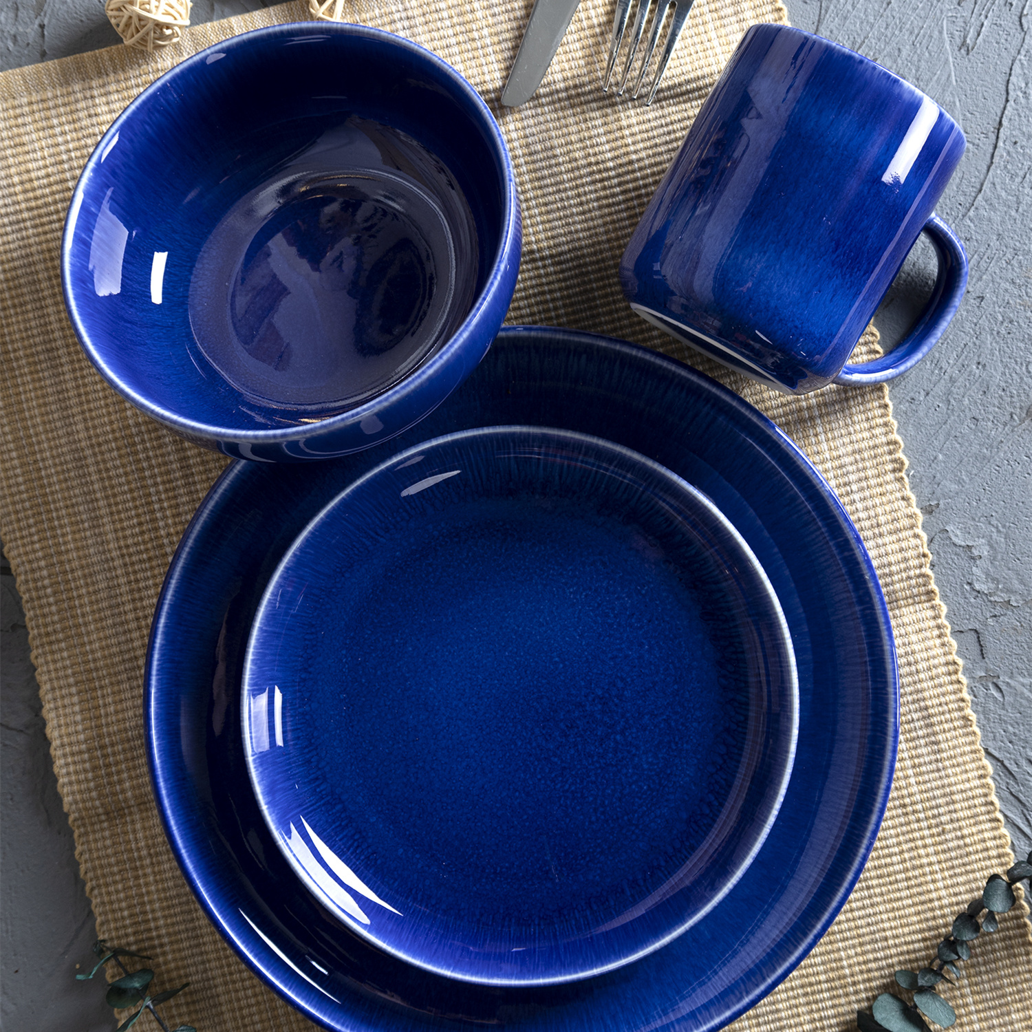 HappyGo Ceramics Dining Sets Colored Reactive Glaze Porcelain Plate for Elegantly Colorful Dining