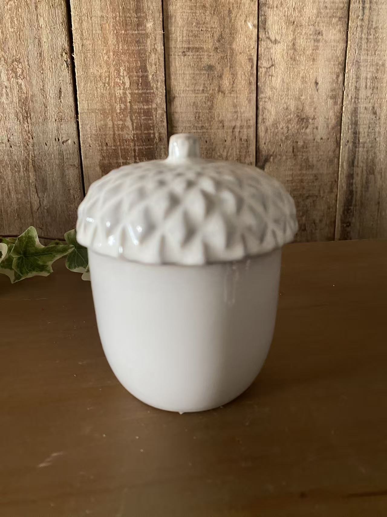Pine cone porcelain