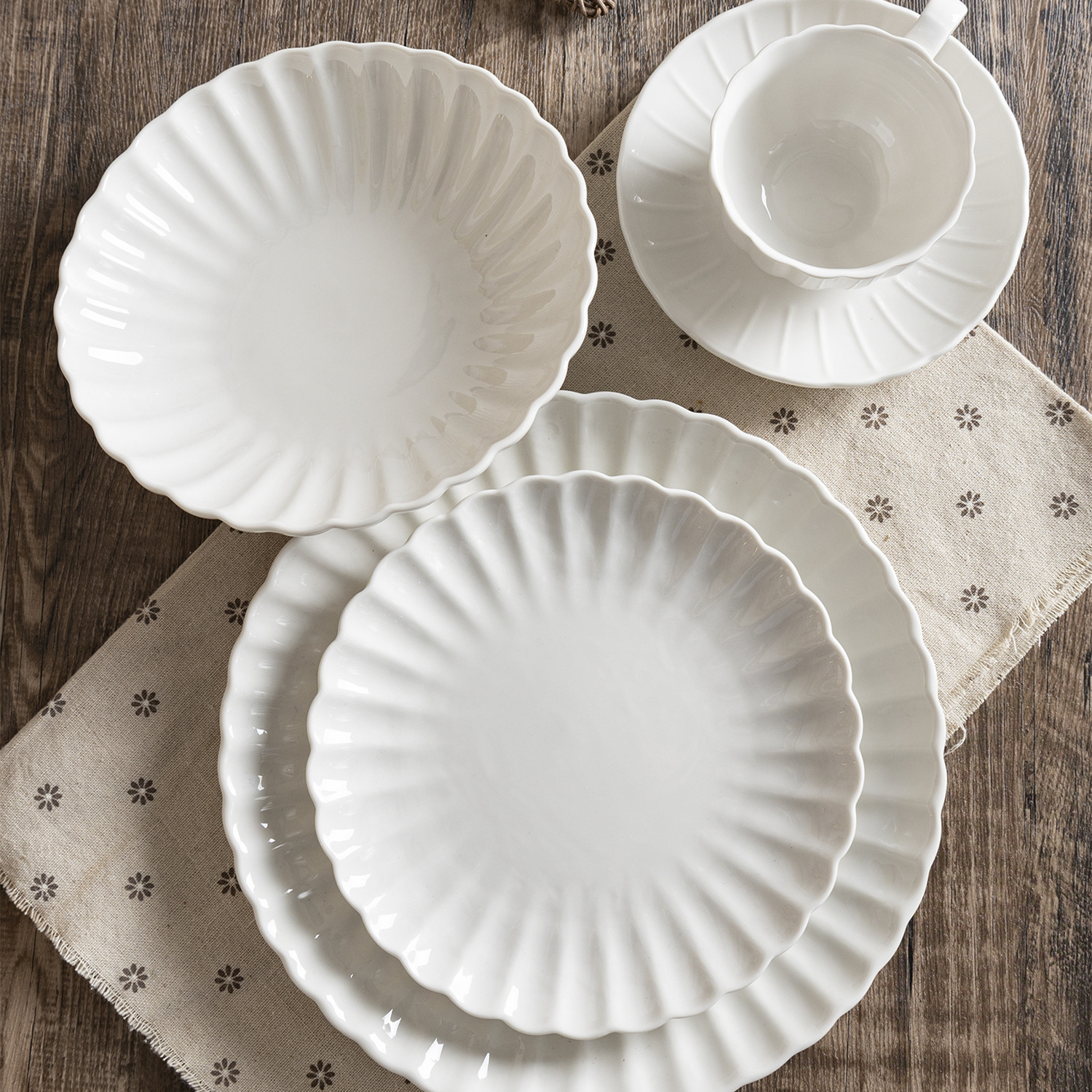 HappyGo Porcelain Glaze and Southern Relief Design Ceramic Cup Set, Coffee Cup, Coaster and Milk Cup