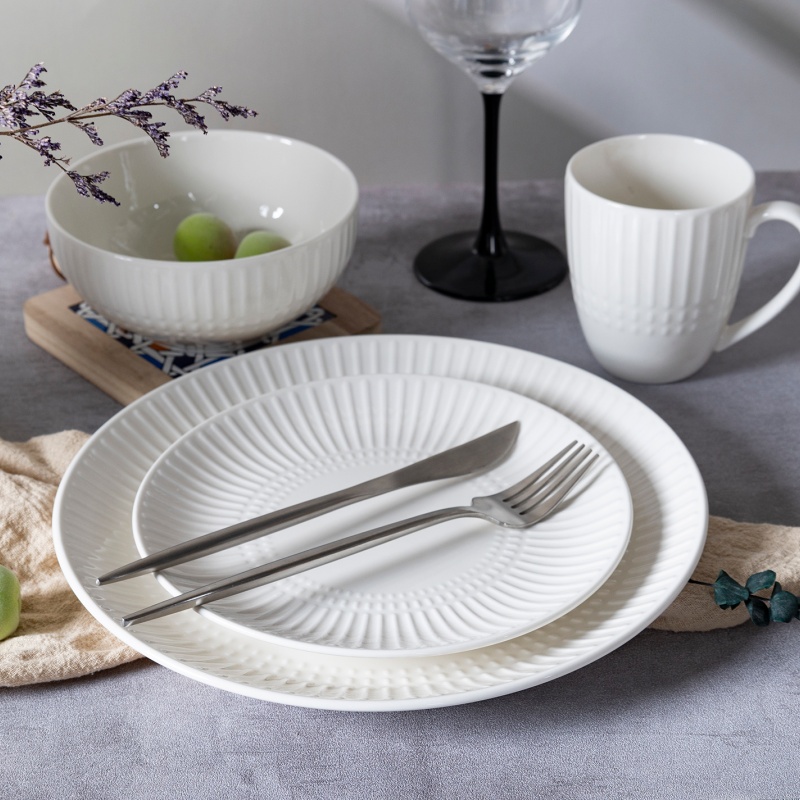Luxury New Bone China Dinnerware Set with Gold Rim – Modern Classic Design